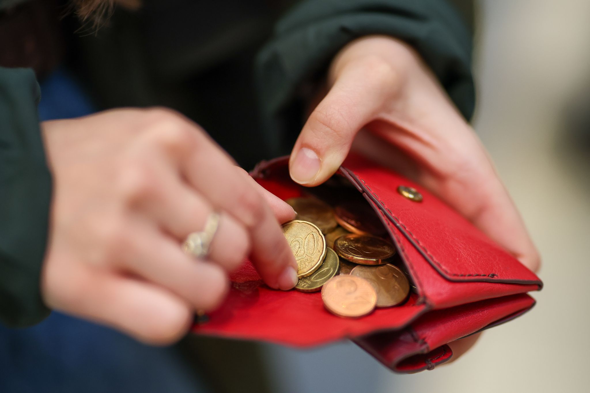 Der deutsche Staat hat im vergangenen Jahr mehr Geld für Sozialhilfe ausgegeben. (Symbolbild)