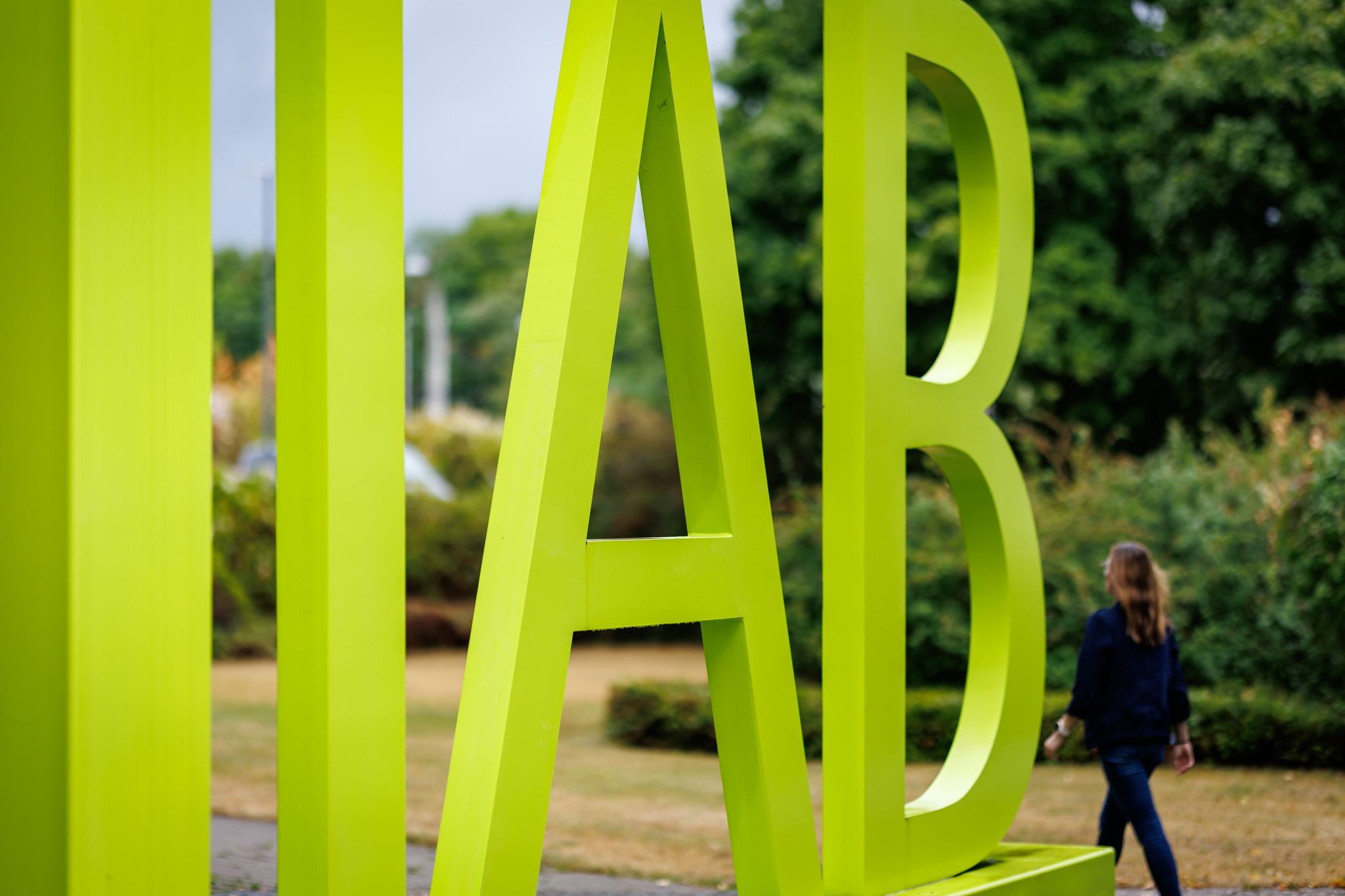 Für das Arbeitsmarktbarometer befragt das IAB alle deutschen Arbeitsagenturen monatlich nach ihren Erwartungen für die folgenden drei Monate.