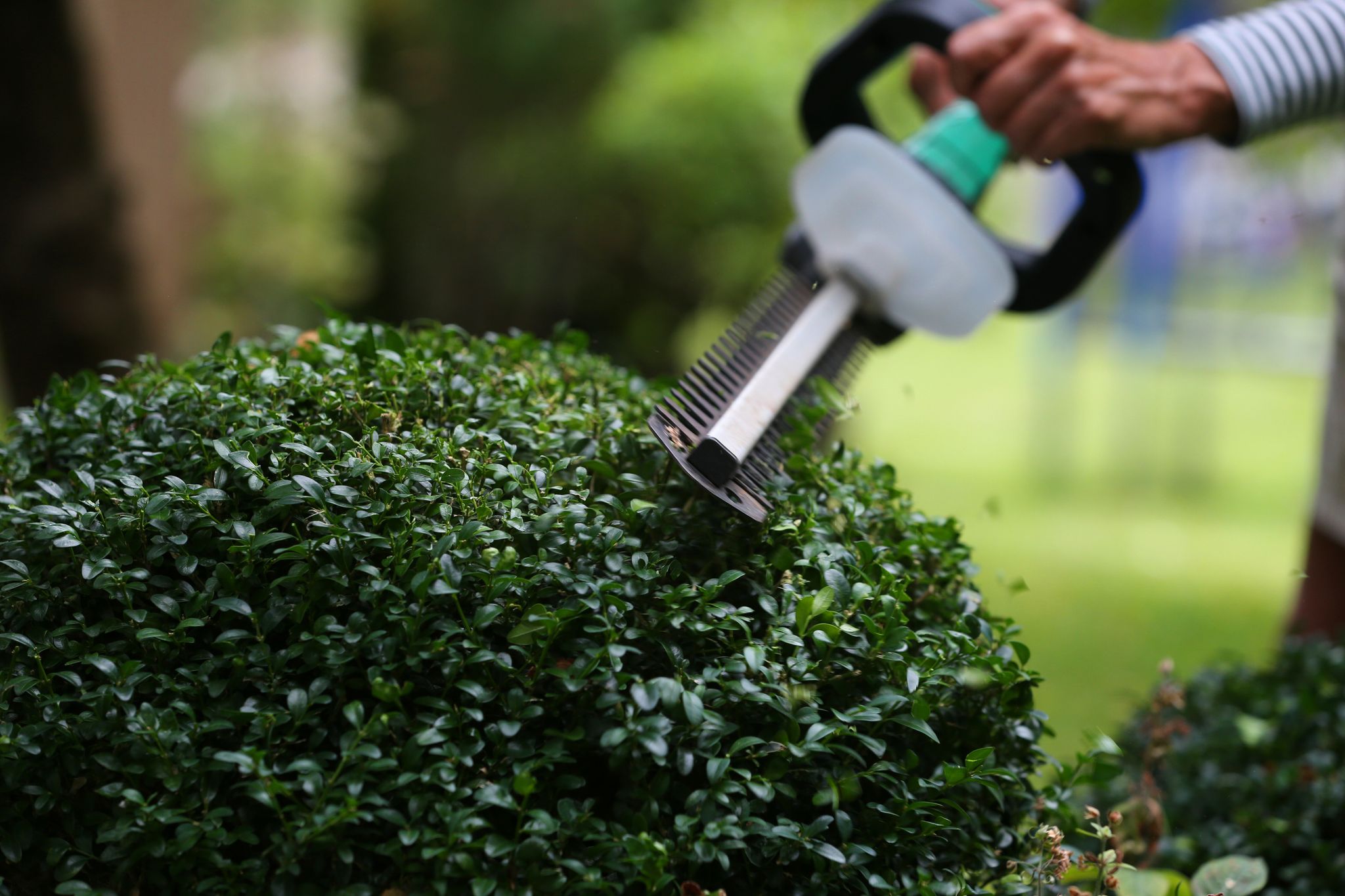 Viele Unfälle entstehen durch die Manipulation von Elektrowerkzeugen, was weniger sicher macht.