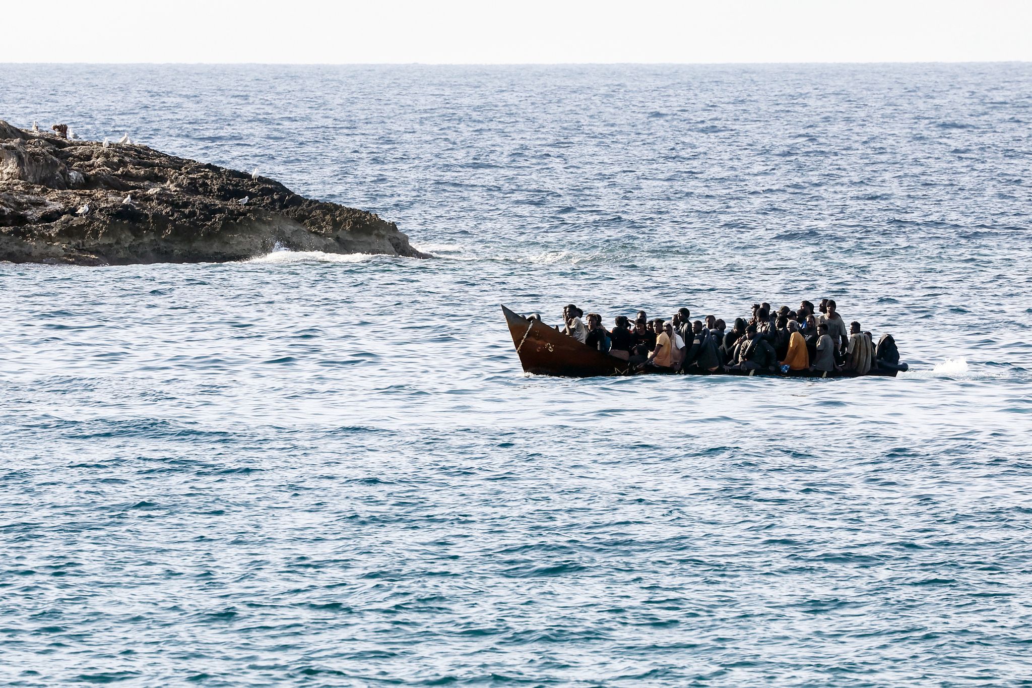 Italien wollte die Asylanträge von auf dem Mittelmeer gestoppten Migranten aus sicheren Herkunftsländern in Albanien prüfen und sie erst dann einreisen lassen. Jetzt äußert sich der EuGH zu einem Aspekt dieses Modells. (Archivbild)