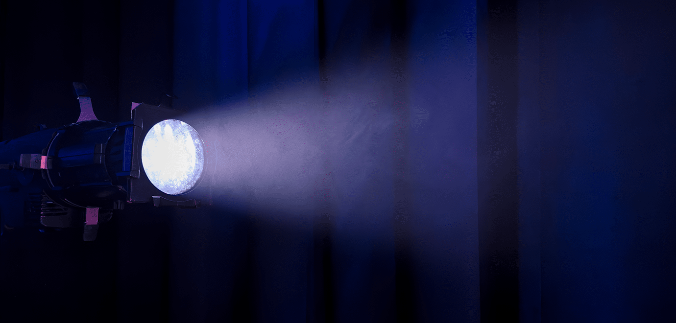 Foto: gerenme/iStock Scheinwerfer