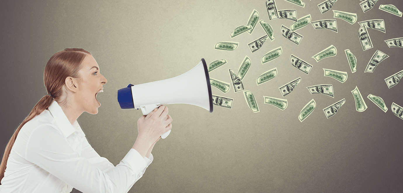 Foto: triloks/iStock Frau mit Megafon und Dollars