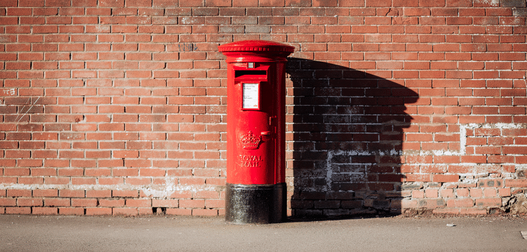 Foto: theasis/istock Royal Mail roter Briefkasten