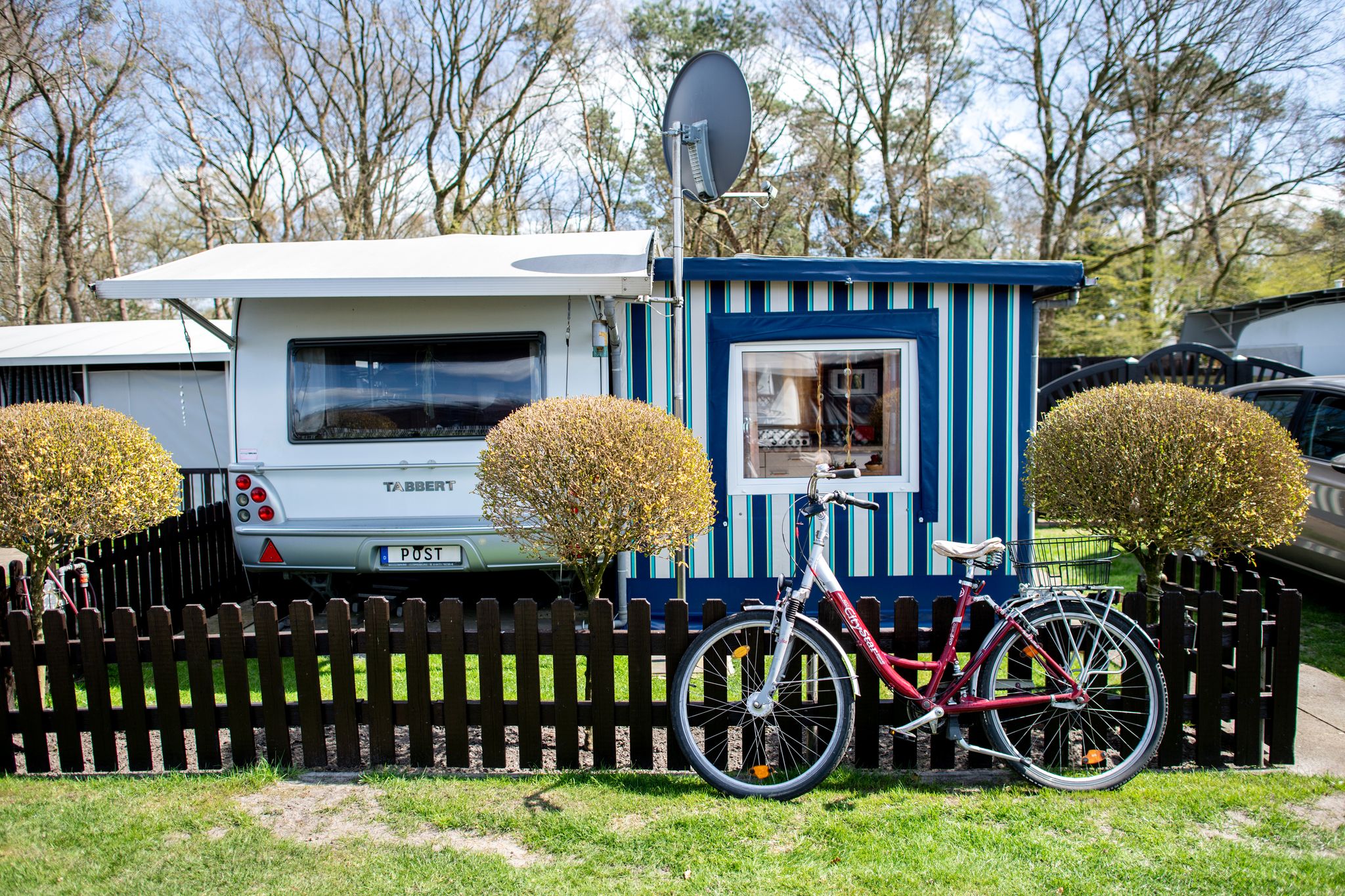 Steht immer und fährt nicht? Mit Anmeldung als Hauptwohnsitz? Dann könnte für diesen schicken Campingwagen auch der Rundfunkbeitrag fällig werden.