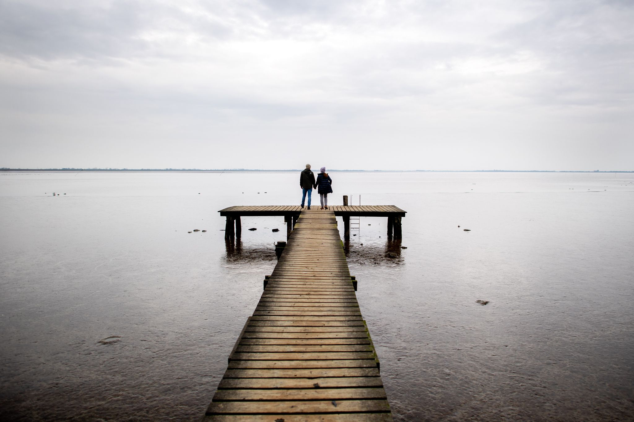 Nicht nur kurzfristig denken: Gehaltsunterschiede bei Paaren können auch im Alter noch zu Ungerechtigkeit führen.