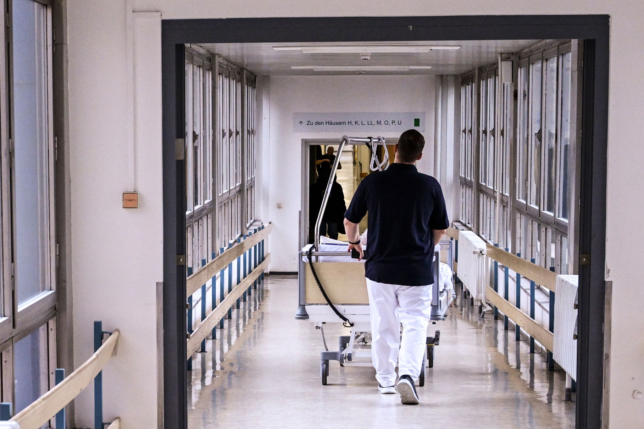 Essstörungen sind eine ernste Krankheit, teilweise müssen Patientinnen und Patienten im Krankenhaus behandelt werden. (Symbolbild)