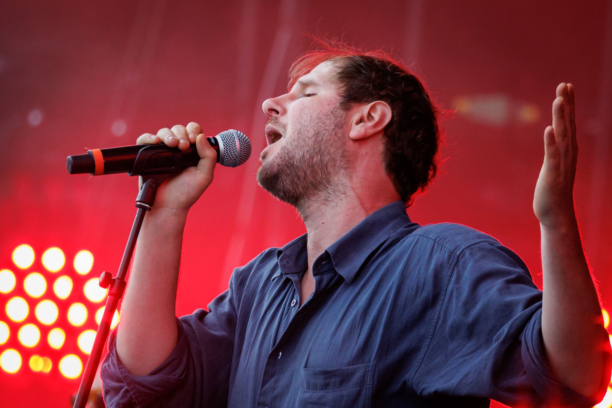 Der Songwriter und Frontmann Marco Michael Wanda hat sich mit seinem Buch Erfolge und Abstürze von der Seele geschrieben. (Archivbild)