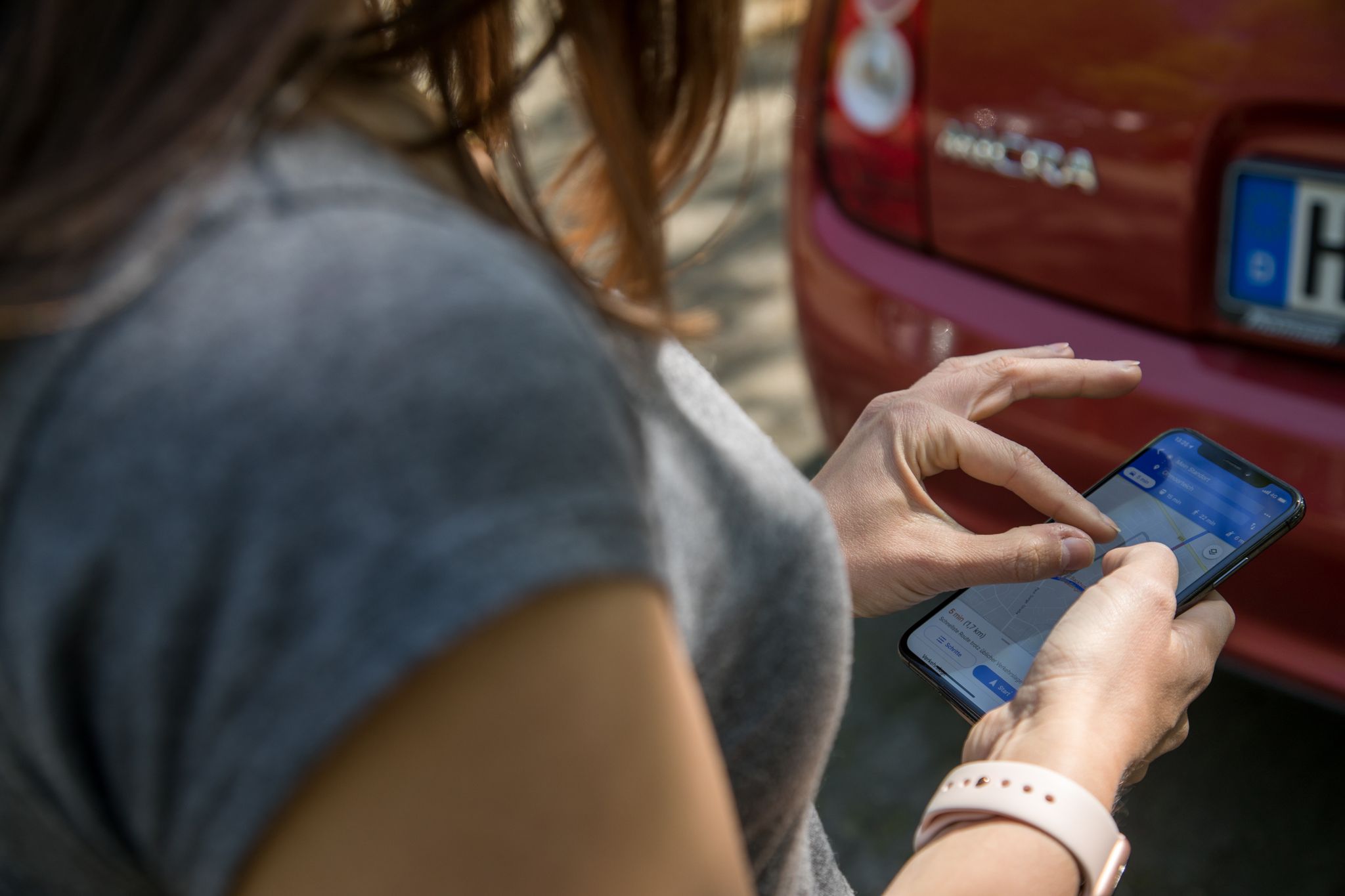 Vor der Fahrt aktivieren: Google Maps kann sogenannte Bluetooth-Beacons nutzen, um die Navigation vorübergehend auch ohne GPS-Signal zu gewährleisten.