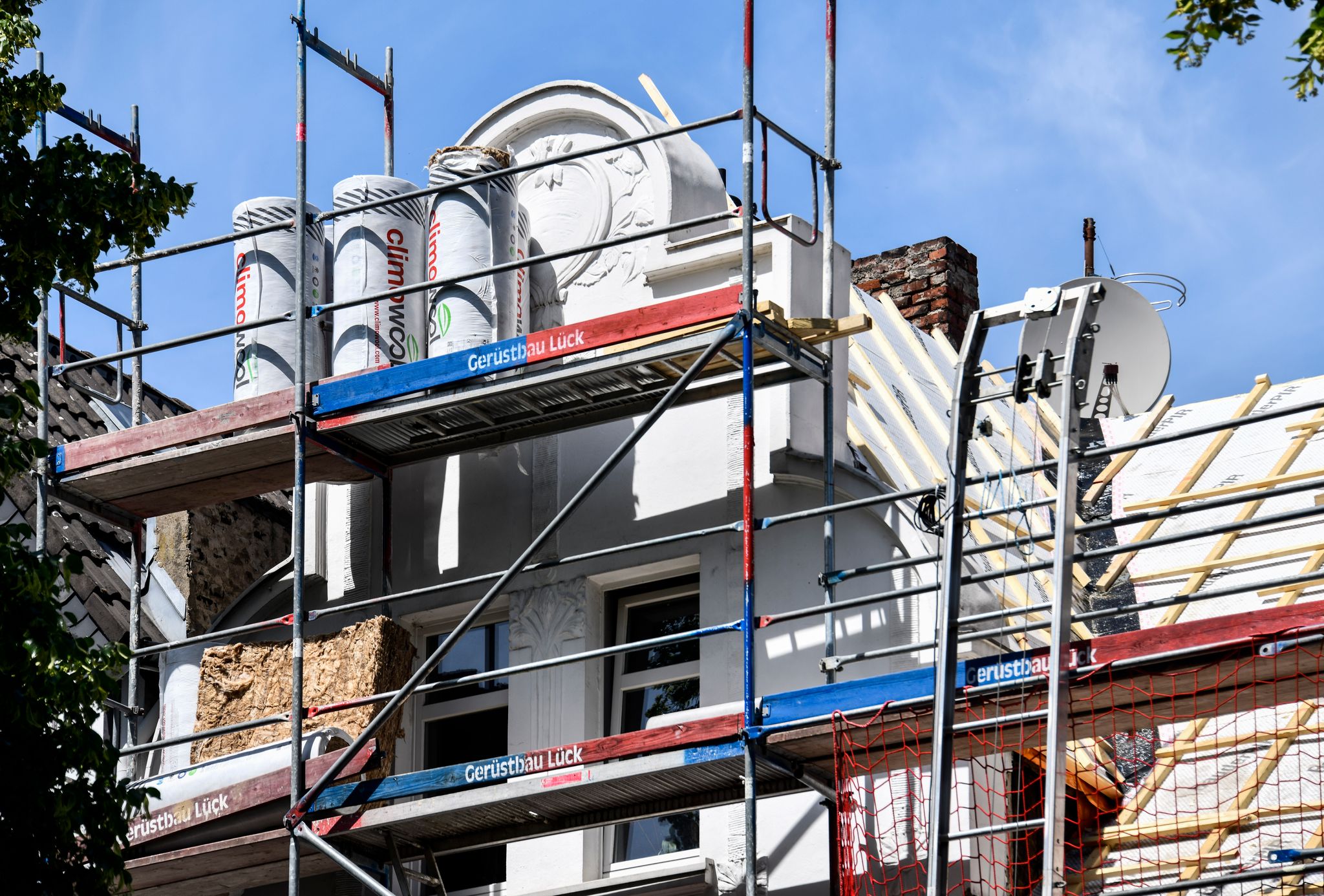 Altes bewahren: Die Sanierung einer Immobilie kann teuer und aufwendig sein, Eigentümer können aber oft von Förderungen profitieren.