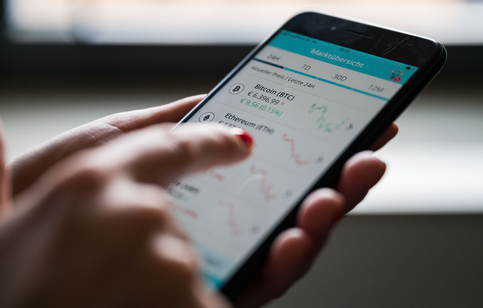 Gewinne aus Kryptogeschäften können steuerpflichtig sein und müssen dem Finanzamt gemeldet werden.