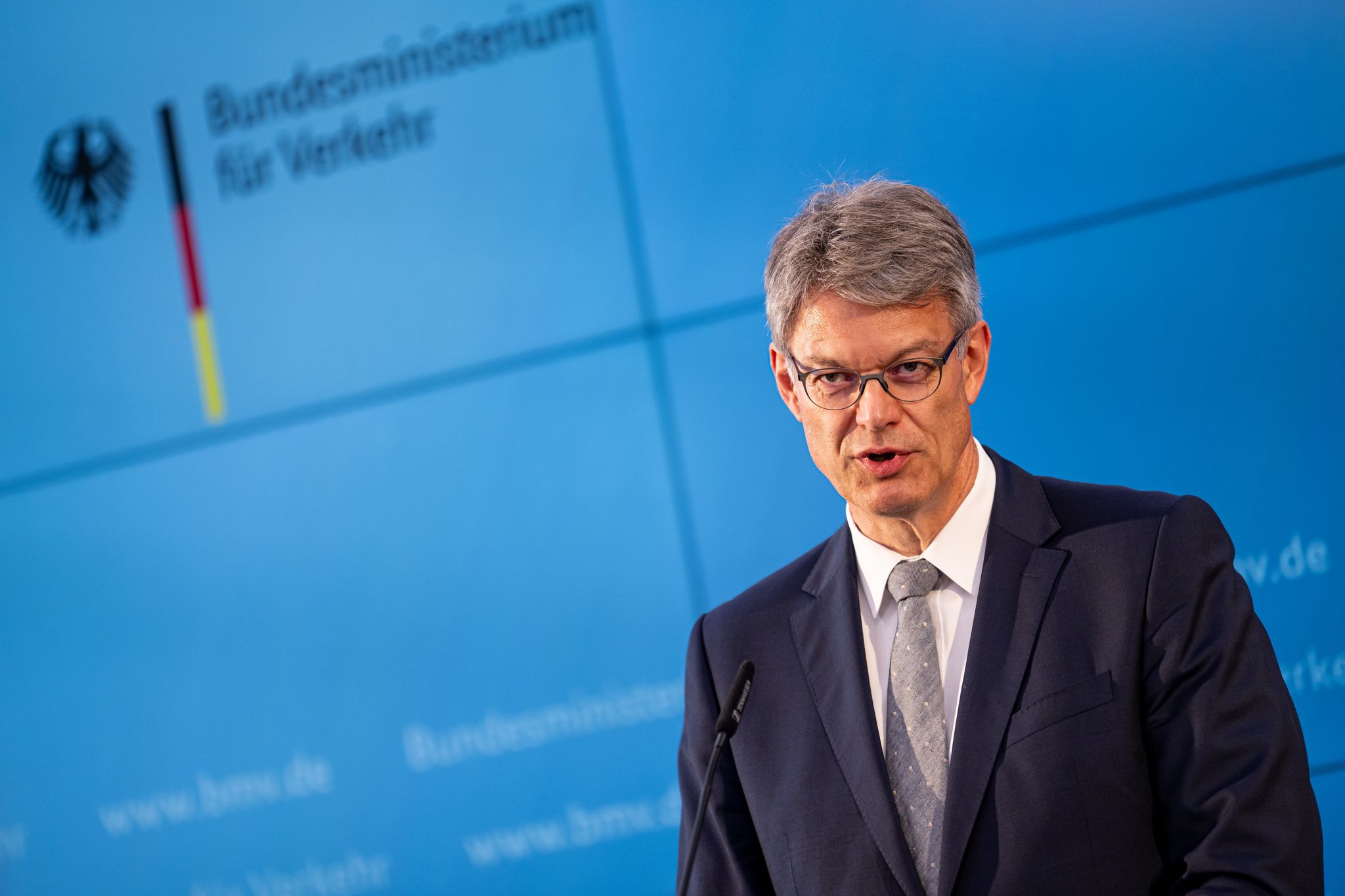 Bundesverkehrsminister Schnieder ist zuversichtlich, bald einen neuen Bahnchef beziehungsweise eine neue Bahnchefin präsentieren zu können.