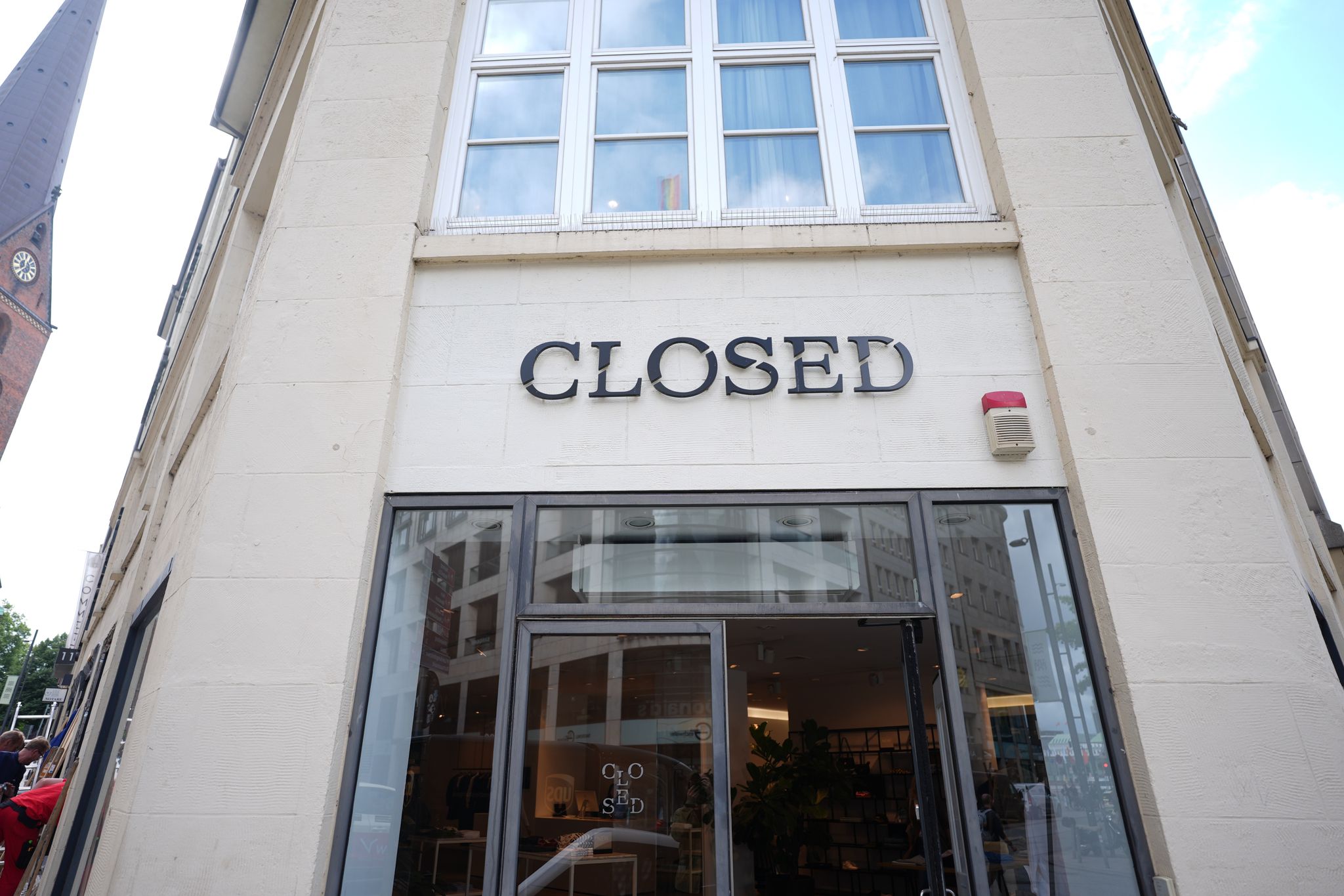 Ein Geschäft der Modemarke Closed in der Hamburger Innenstadt.
