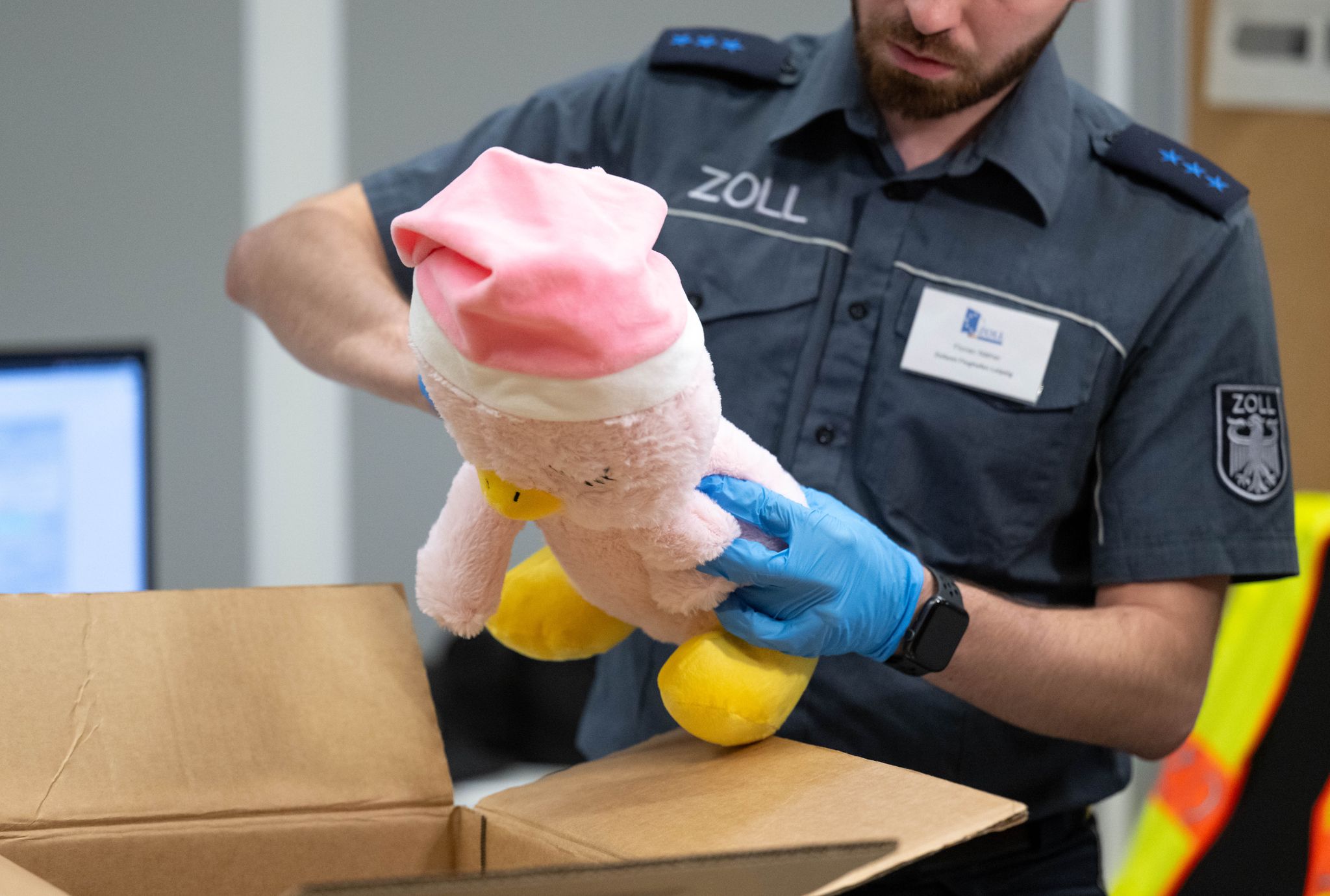 Im vergangenen Jahr schritten die Zollbehörden in der EU laut einem Bericht knapp 400.000 Mal ein und führten Dokumentenkontrollen, physische Kontrollen oder Labortests durch. (Symbolbild)