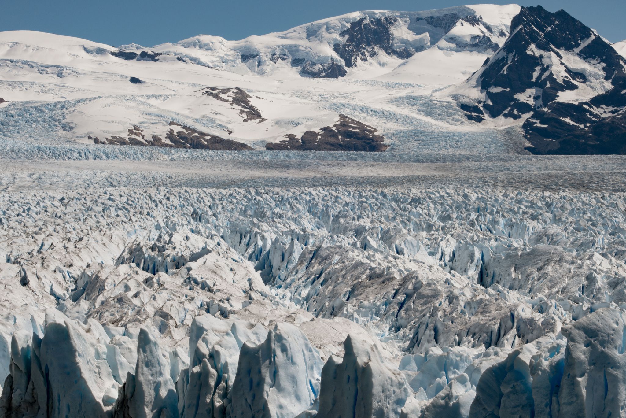 Nach Jahrzehnten relativer Stabilität zieht sich der berühmte Gletscher im Süden von Argentinien immer stärker zurück.