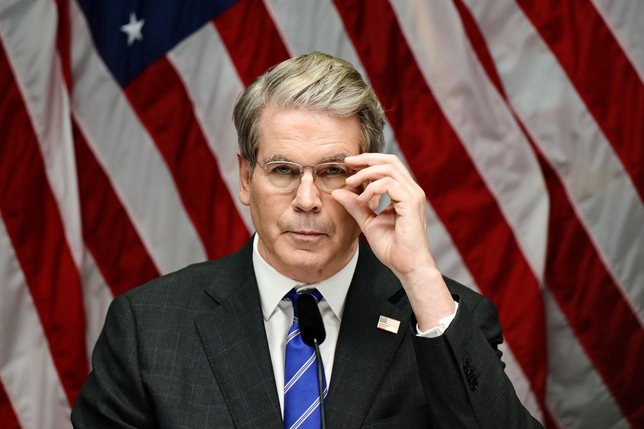 Der Deal, wonach zwei Chipkonzerne für Lizenzen zum China-Export an die US-Regierung zahlen, könnte laut US-Finanzminister Bessent auch in anderen Branchen gelten.