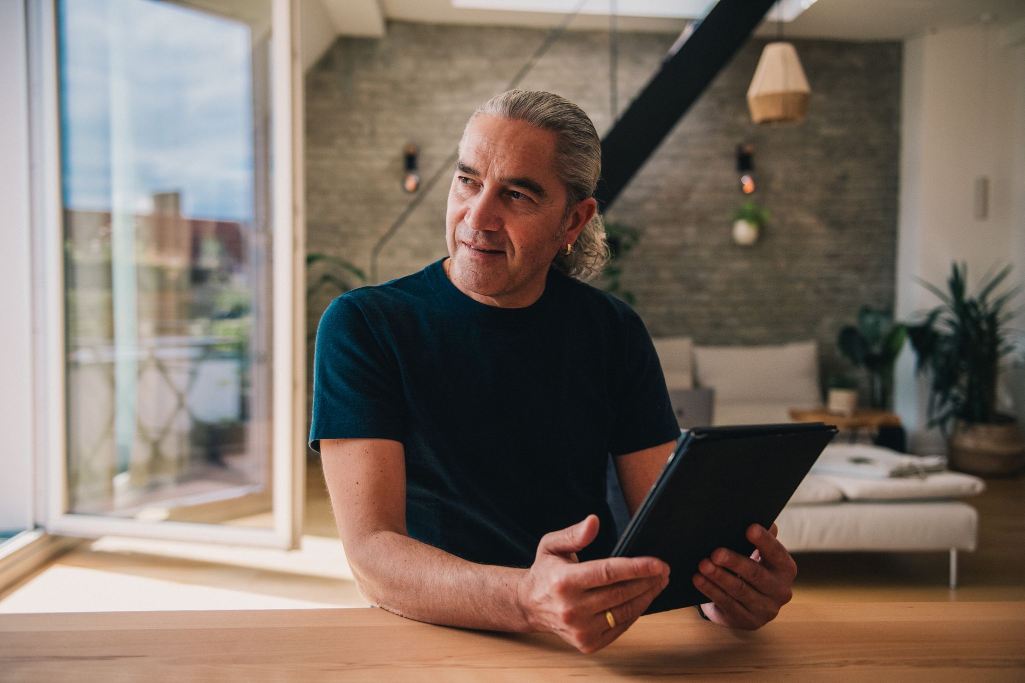 Typisch Single: Früher oder später landen quasi alle Partnersuchenden bei Datingplattformen oder -apps.