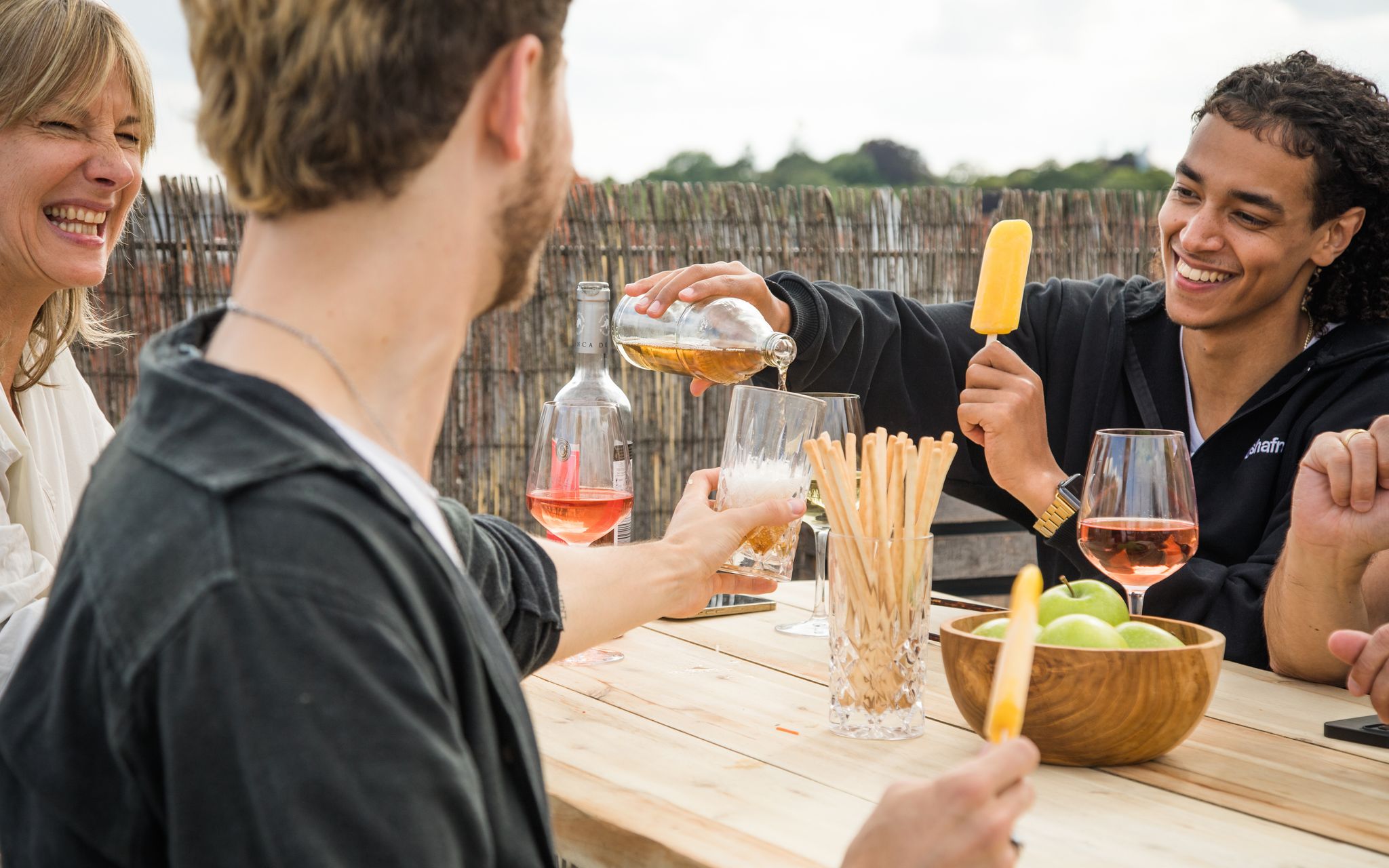 Gedächtnis braucht Gesellschaft: Soziale Kontakte fördern geistige Fitness.