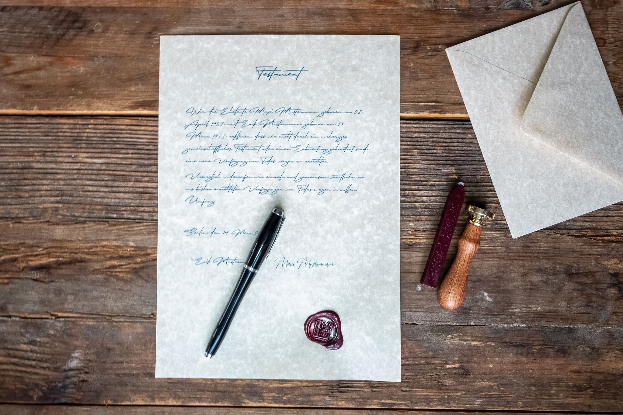 Testament auf dem Prüfstand: Bei einem Erbscheinantrag prüft das Nachlassgericht die Echtheit des Dokuments.