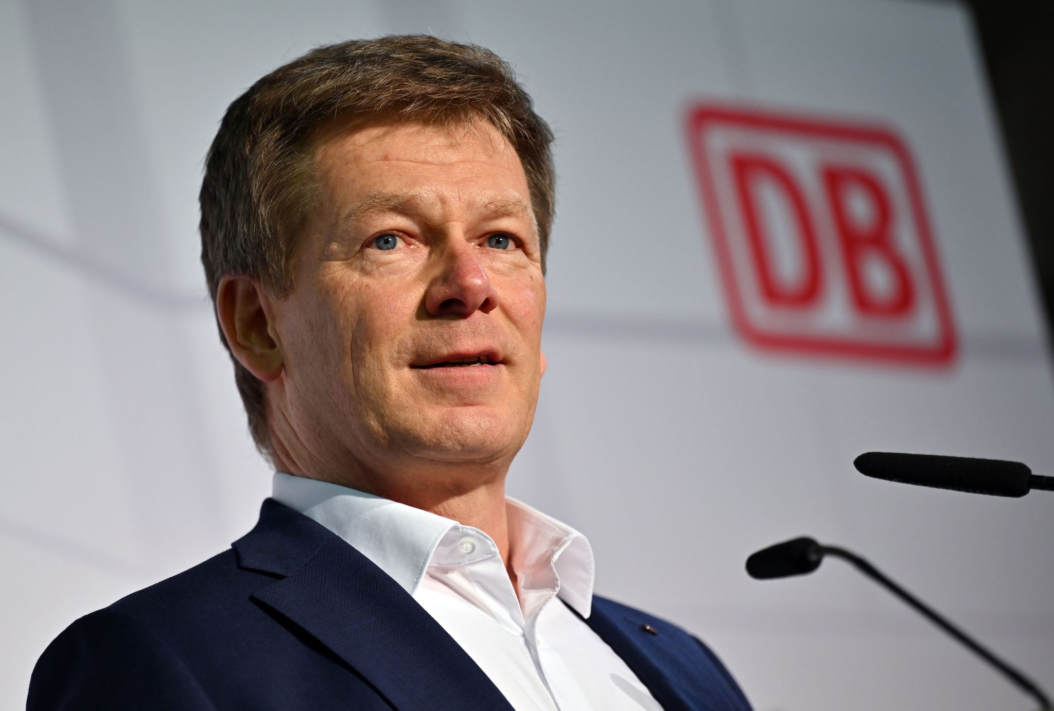 Seit Anfang 2017 ist Richard Lutz Bahnchef - nun endet seine Zeit an der Spitze des Konzerns. (Archivbild)