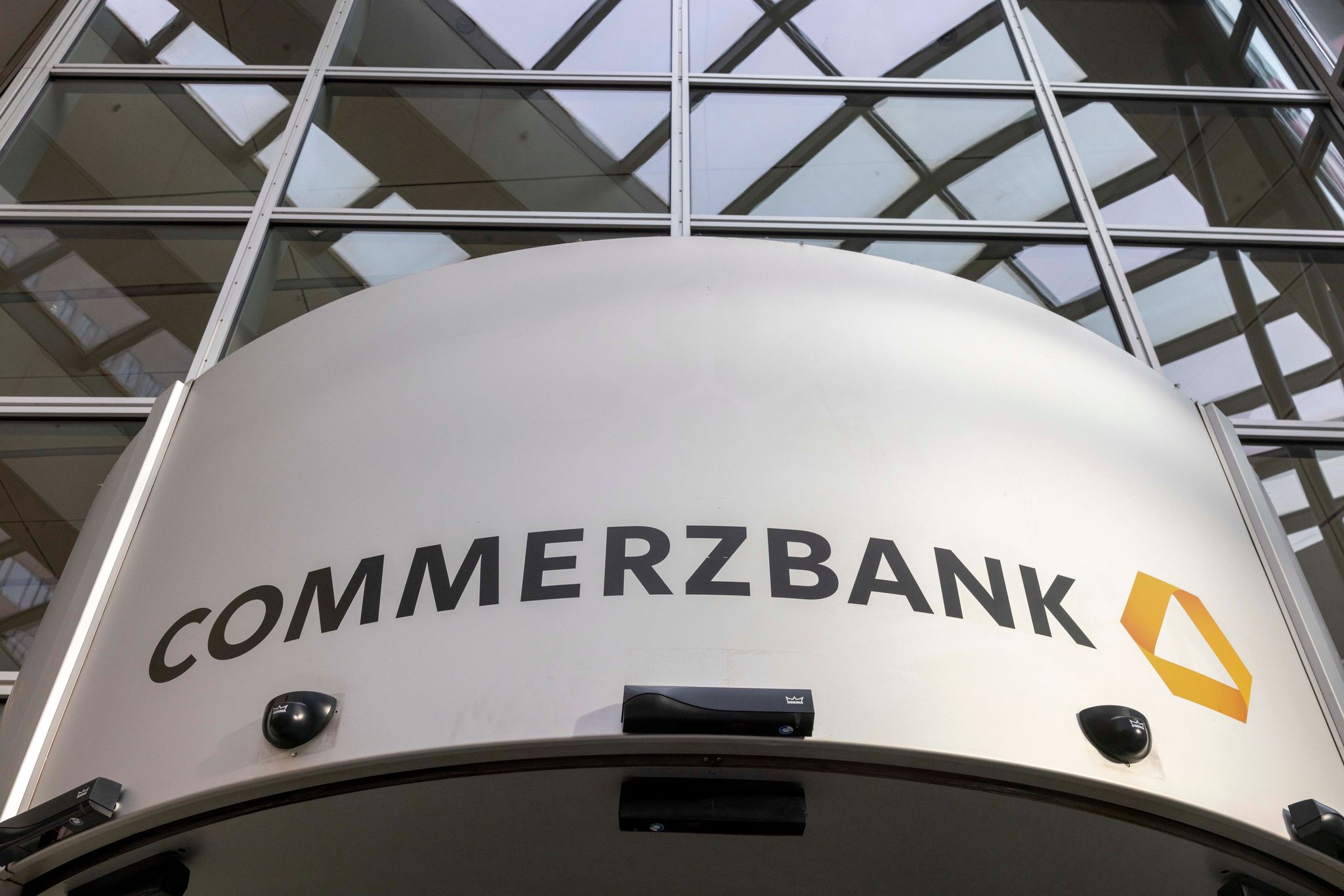 Die Commerzbank wehrt sich seit Monaten gegen Übernahmeambitionen der Unicredit. (Archivbild)