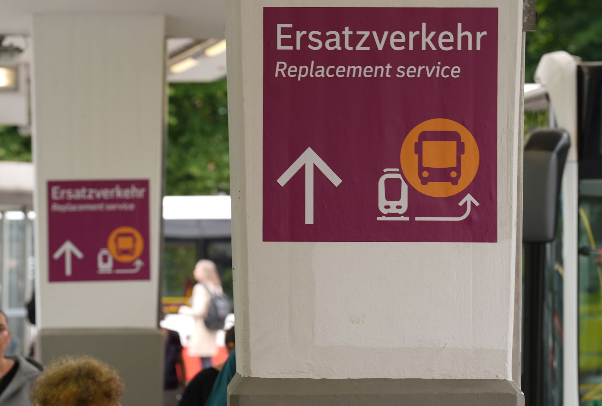 Am Freitagmorgen ist der Ersatzverkehr auf der Strecke Hamburg-Berlin angelaufen. (Archivbild)