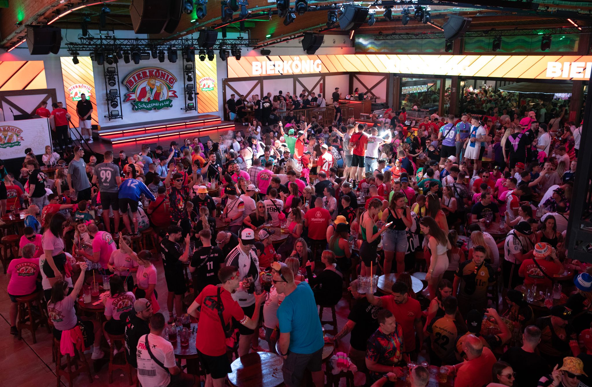 Deutsche Trinkkultur: Der Bierkönig ist im Sommer oft voll - so wie viele Gäste. (Archivbild)