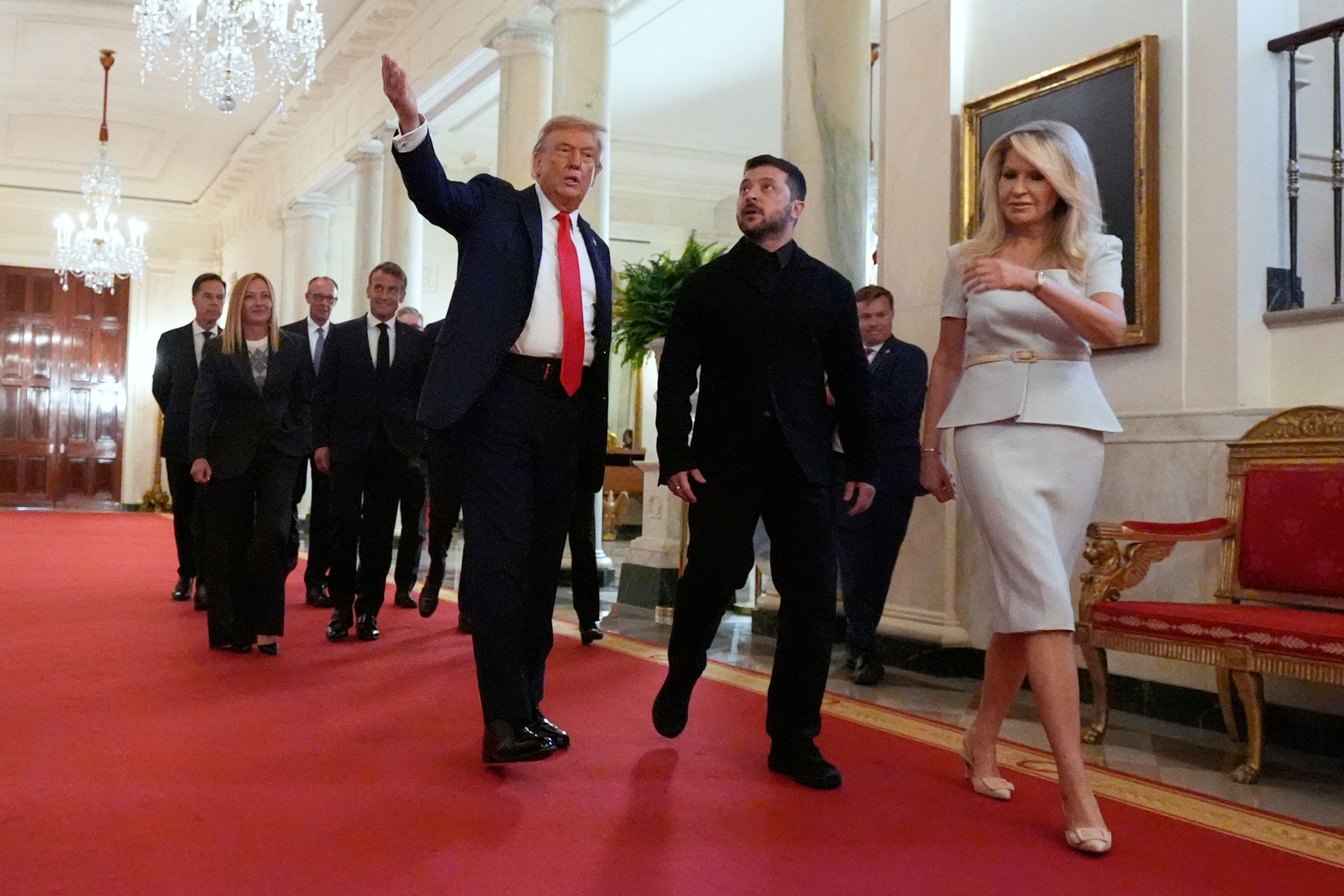 Trump sagt, er fand es «besser», wenn sich Selenskyj und Putin zunächst ohne ihn treffen.