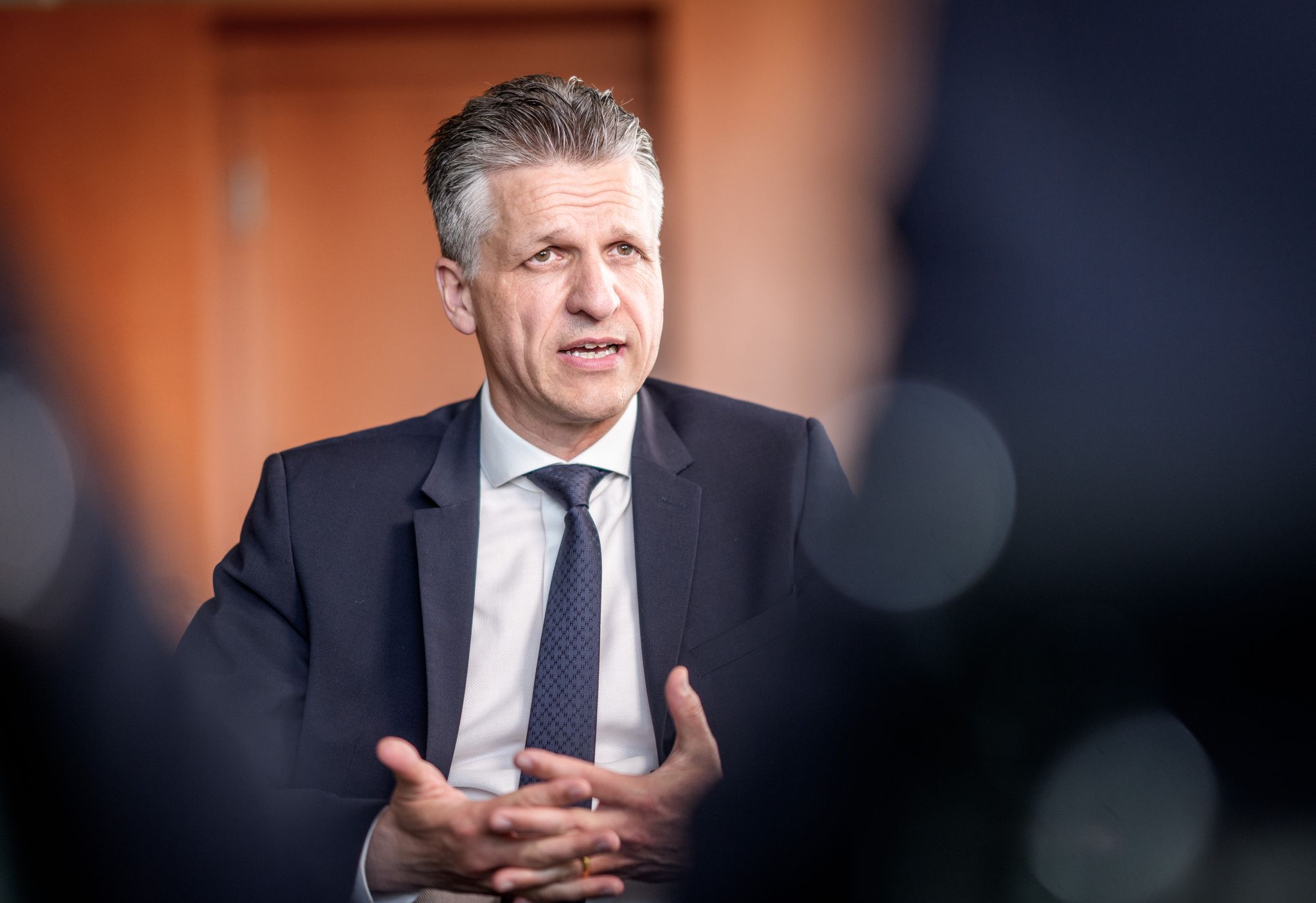 Wie können die Milliardenlöcher im Haushalt gestopft werden? Kanzleramtsminister Thorsten Frei (CDU) meint: Nicht mit Steuererhöhungen. (Archivbild)