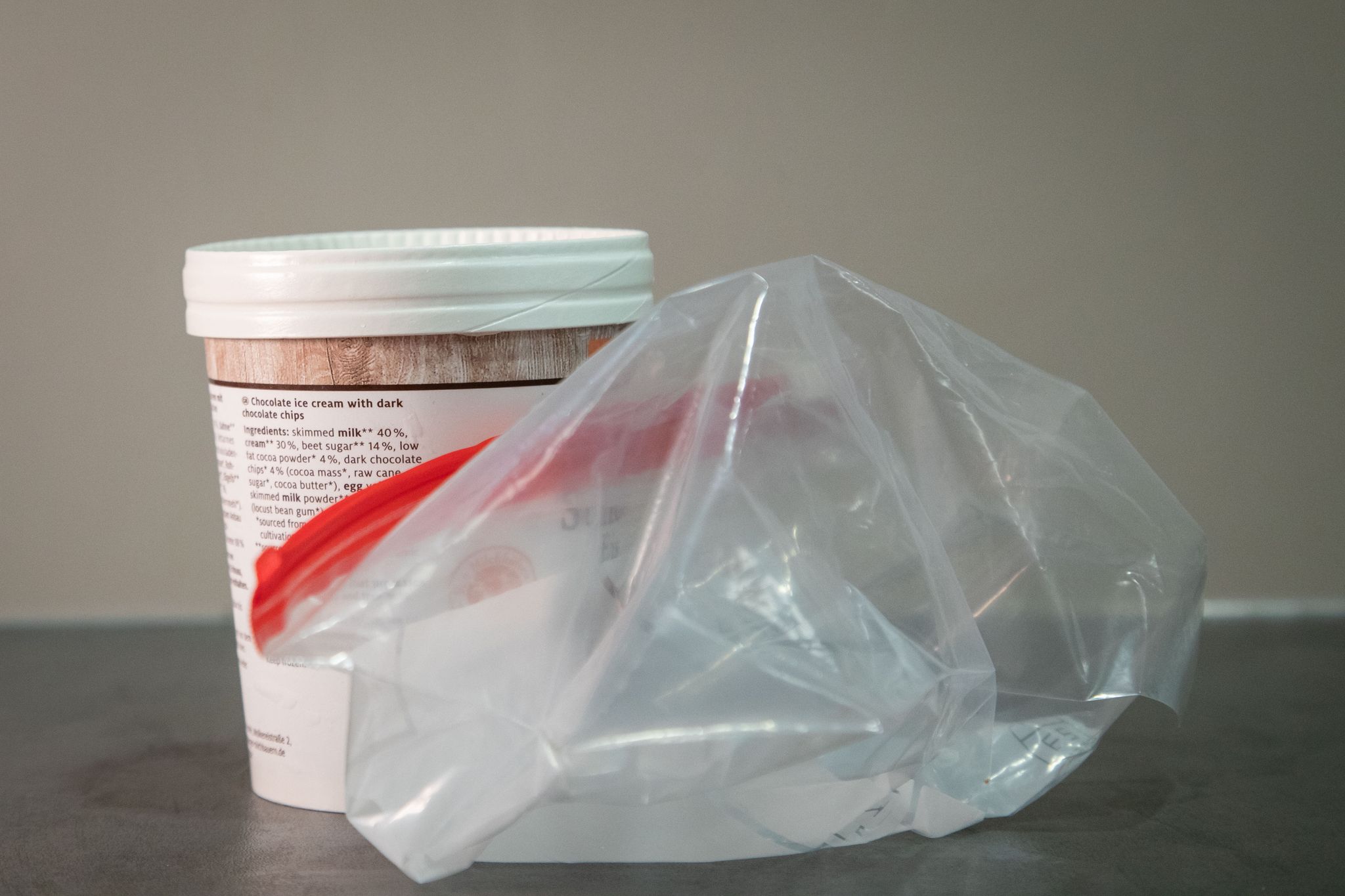 Frisch aus dem Tiefkühler und einfach zu löffeln: Bleibt Eis durch einen Gefrierbeutel cremig?