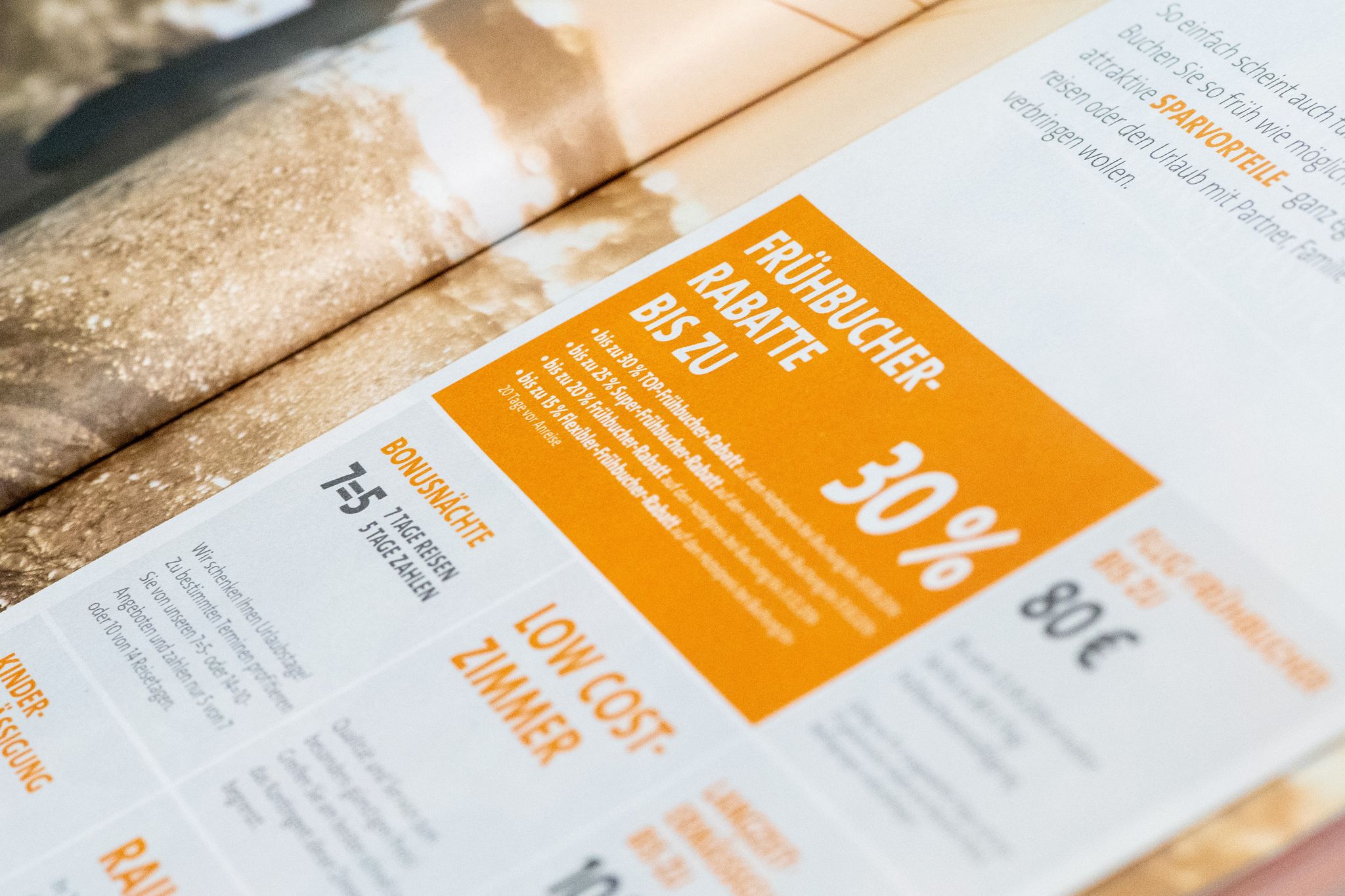 Vor dem Urlaub ist nach dem Urlaub: Wer zeitnah wieder mit dem Sparen beginnt, kann von Frühbucherrabatten profitieren.