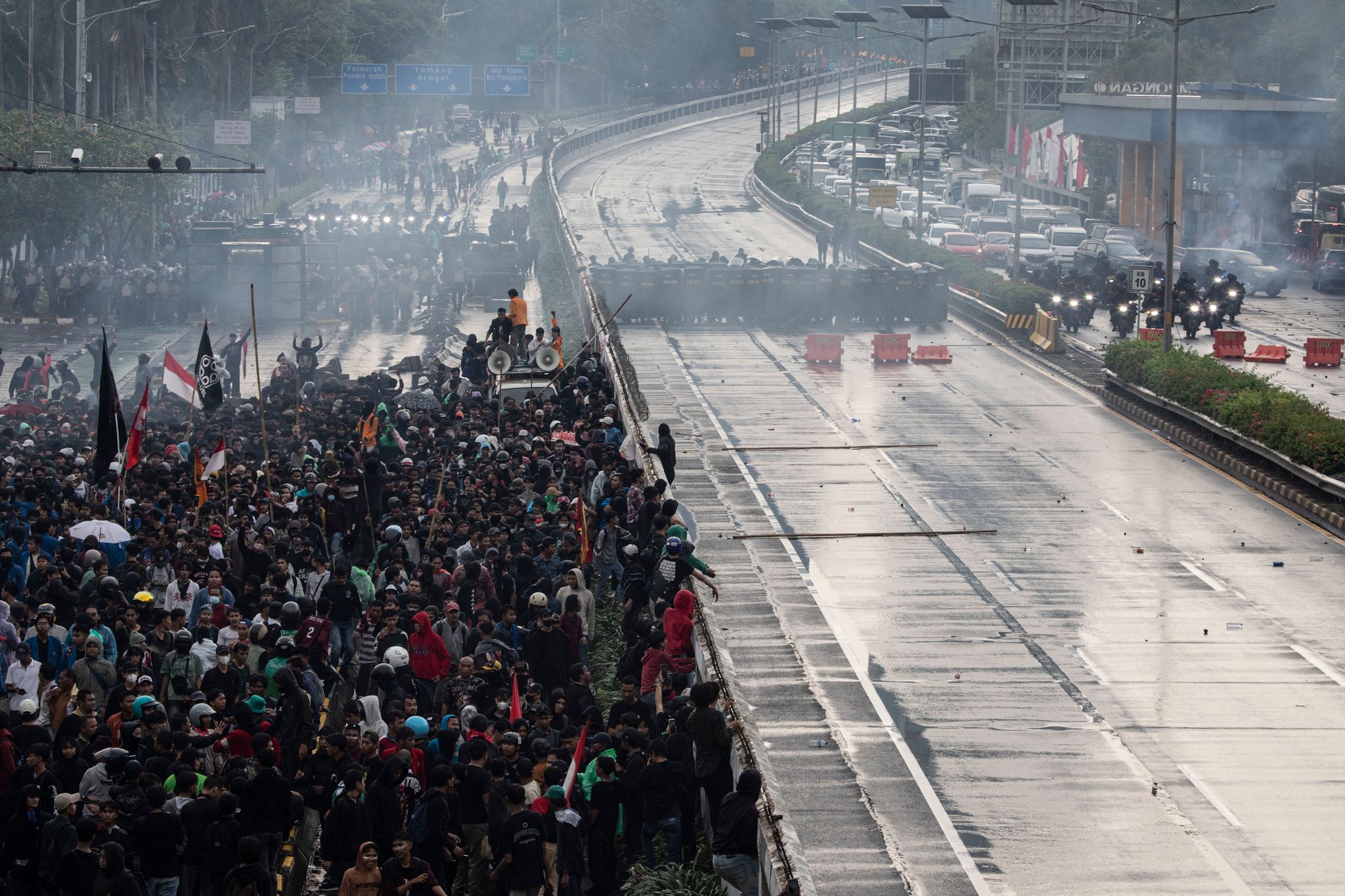 In vielen Landesteilen gibt es seit Tagen heftige Proteste.