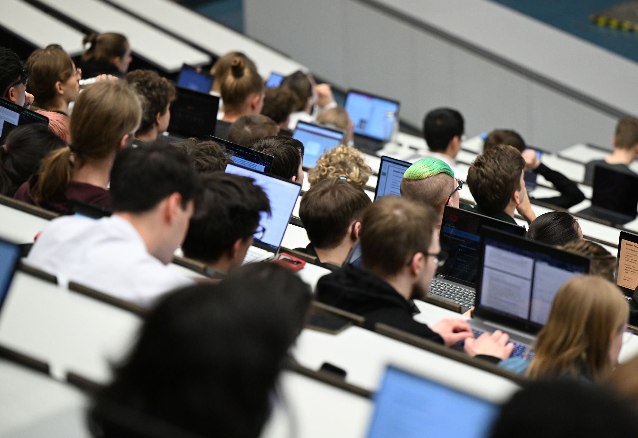 In der Studienplatzbörse der Hochschulrektorenkonferenz finden Interessierte seit dem 1. August noch verfügbare Studiengängen mit und ohne Zulassungsbeschränkung.