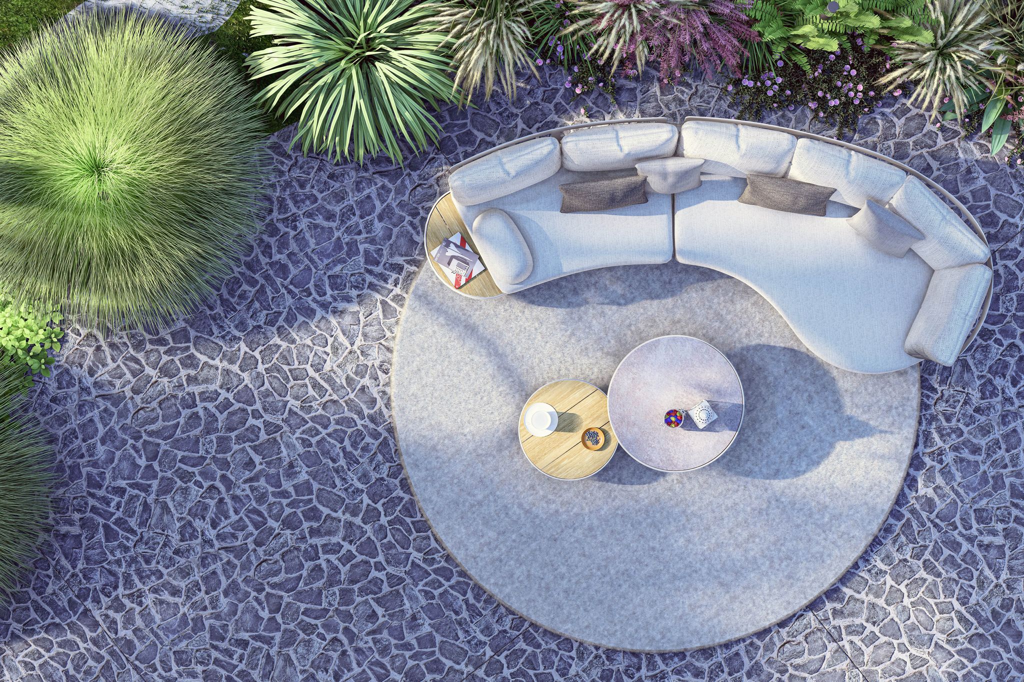 Wie aus einem Guss: Das Outdoorsofa von Zebra fügt sich mit dem Teppich und den beiden Tischen elegant als Einheit zusammen.