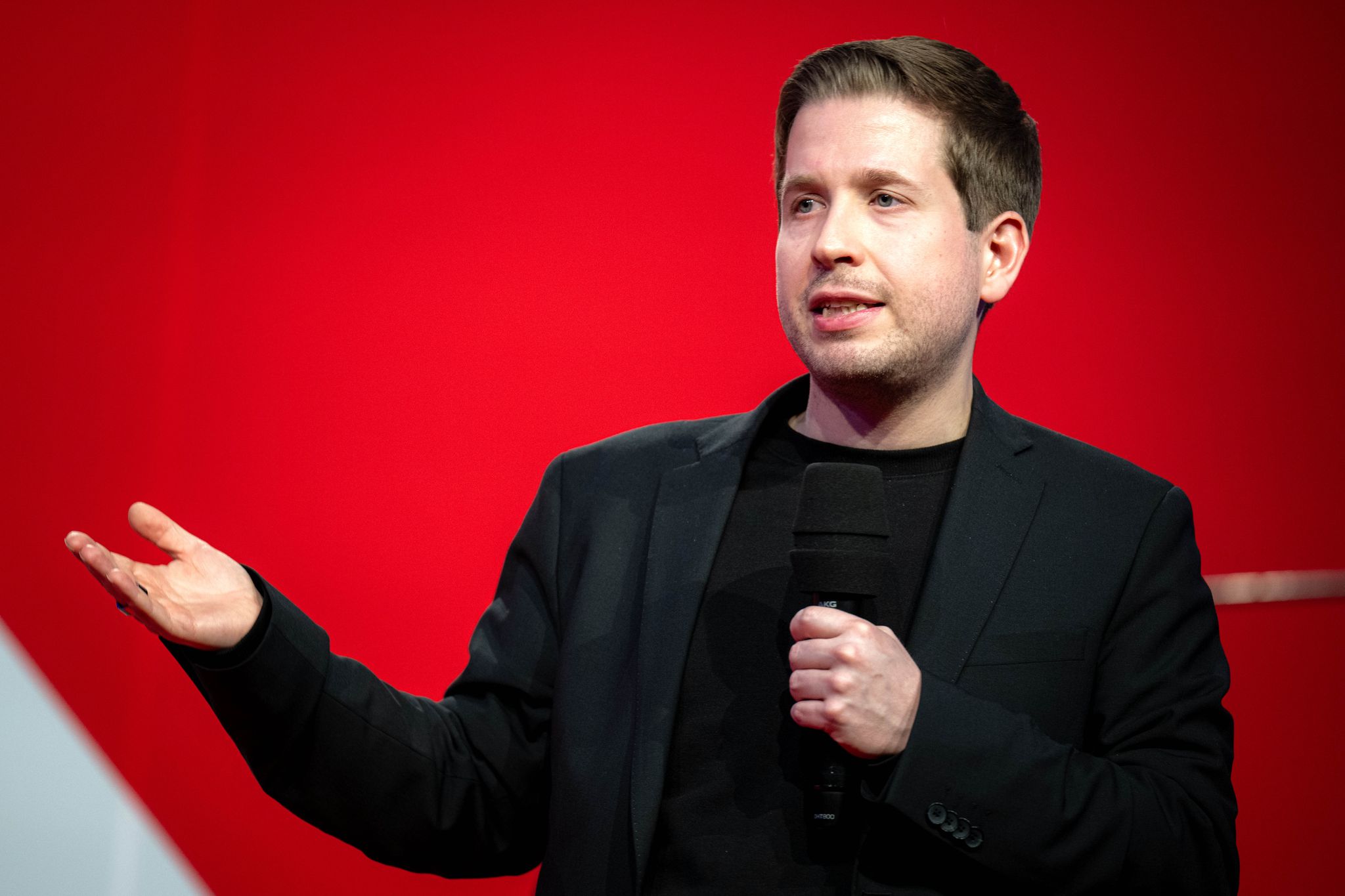 Kevin Kühnert trägt jetzt Wanderhose und tauschte Politik gegen Berge. (Archivbild)