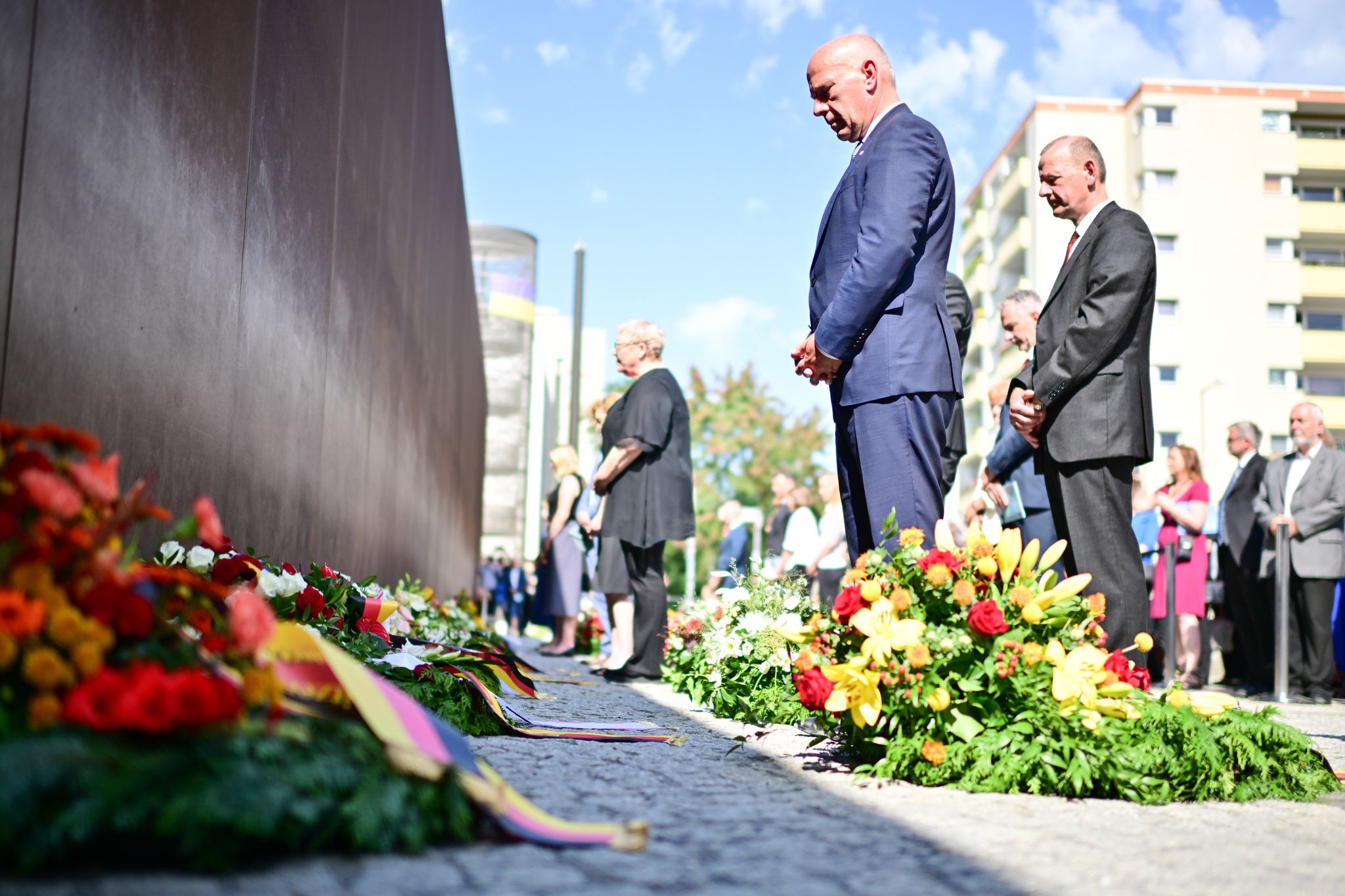 Am 13. August 1961 begann der Bau der Berliner Mauer - daran erinnerte ein Gedenkakt an der Bernauer Straße.