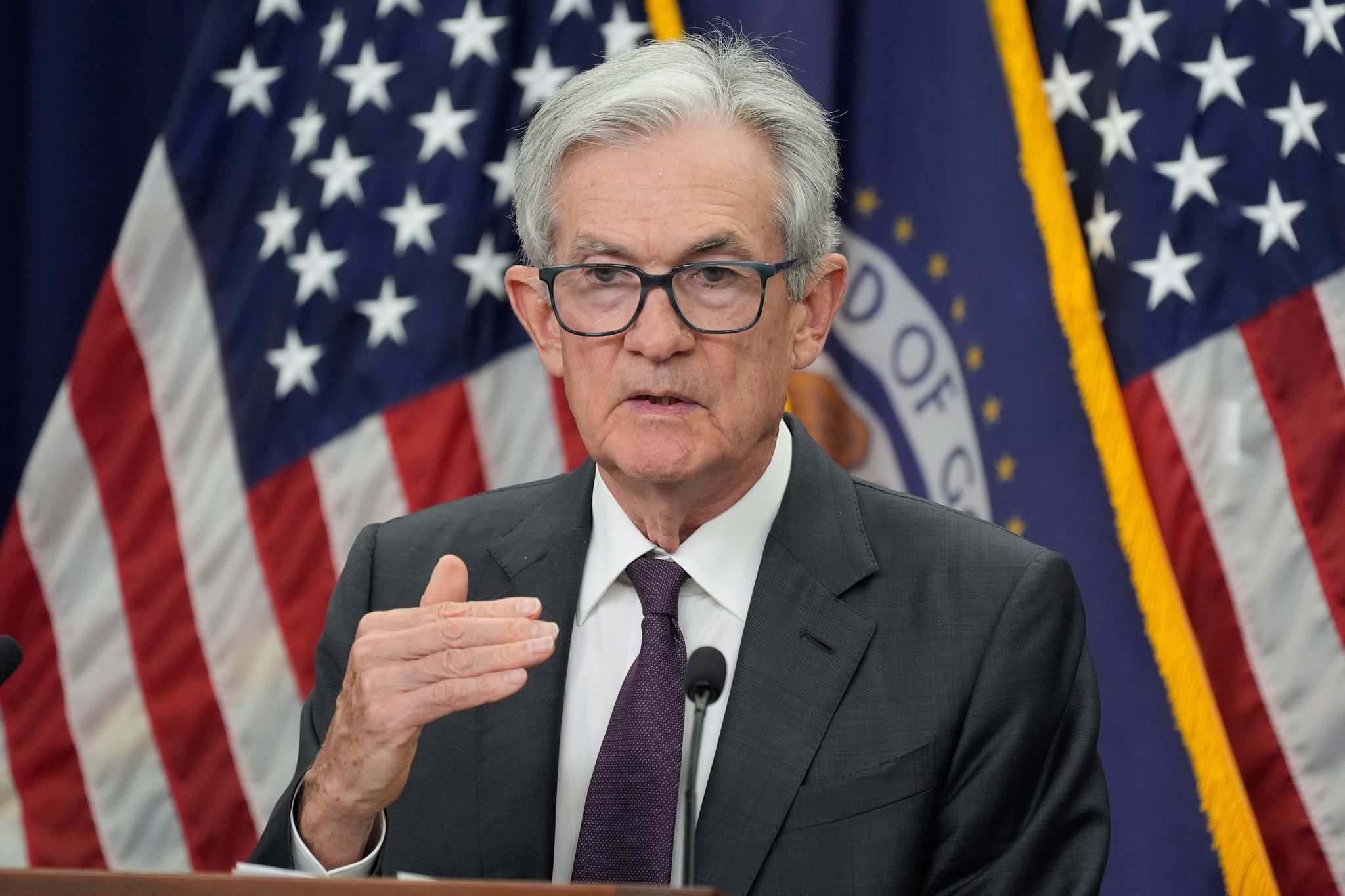 Der Vorsitzende der Federal Reserve, Jerome Powell, hält Zinssenkungen womöglich für erforderlich. (Archivfoto)
