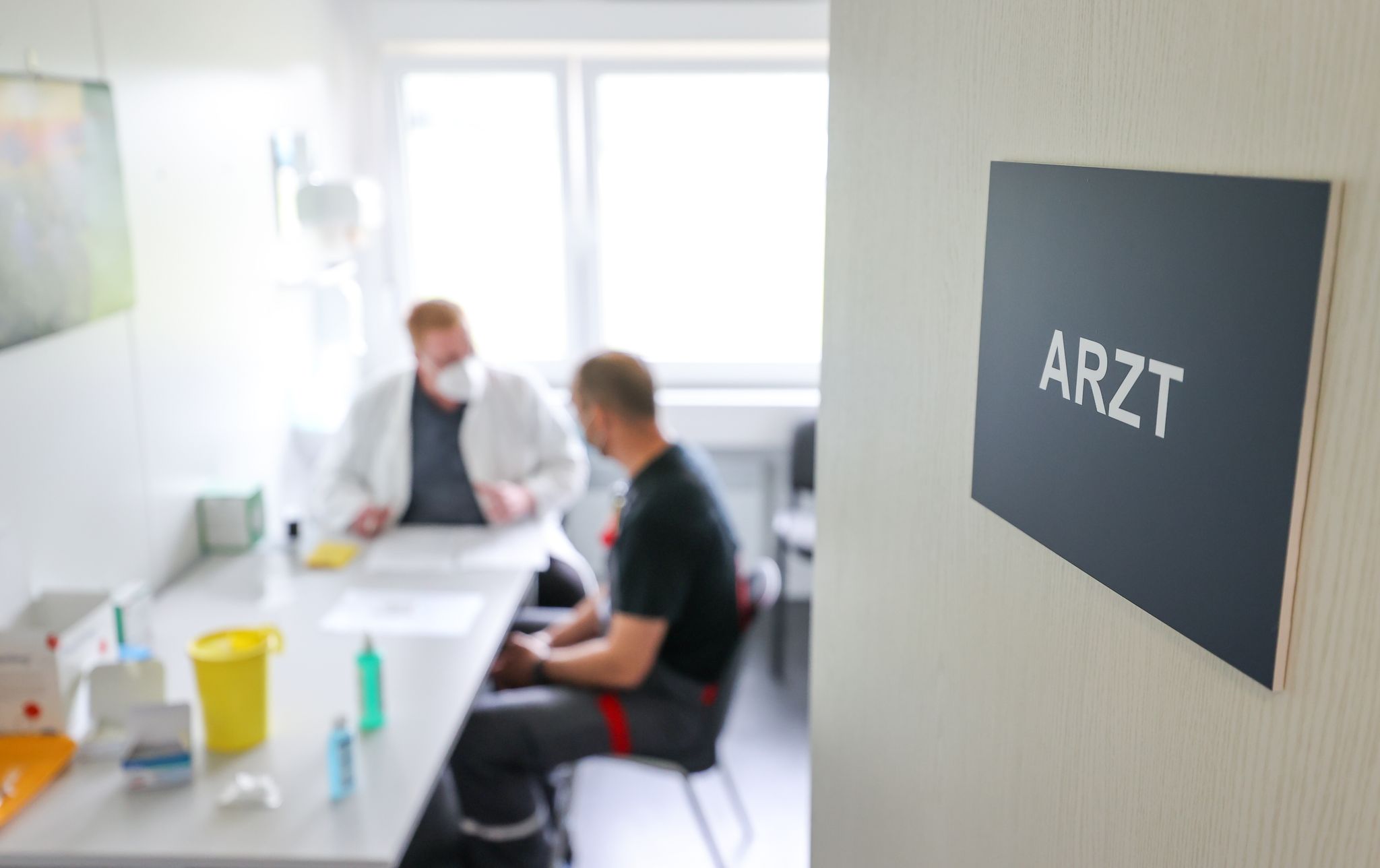 Gesundheitschecks und Impfungen im Betrieb sparen Zeit und Wege, da sie flexibel in den Arbeitsalltag integriert werden können.