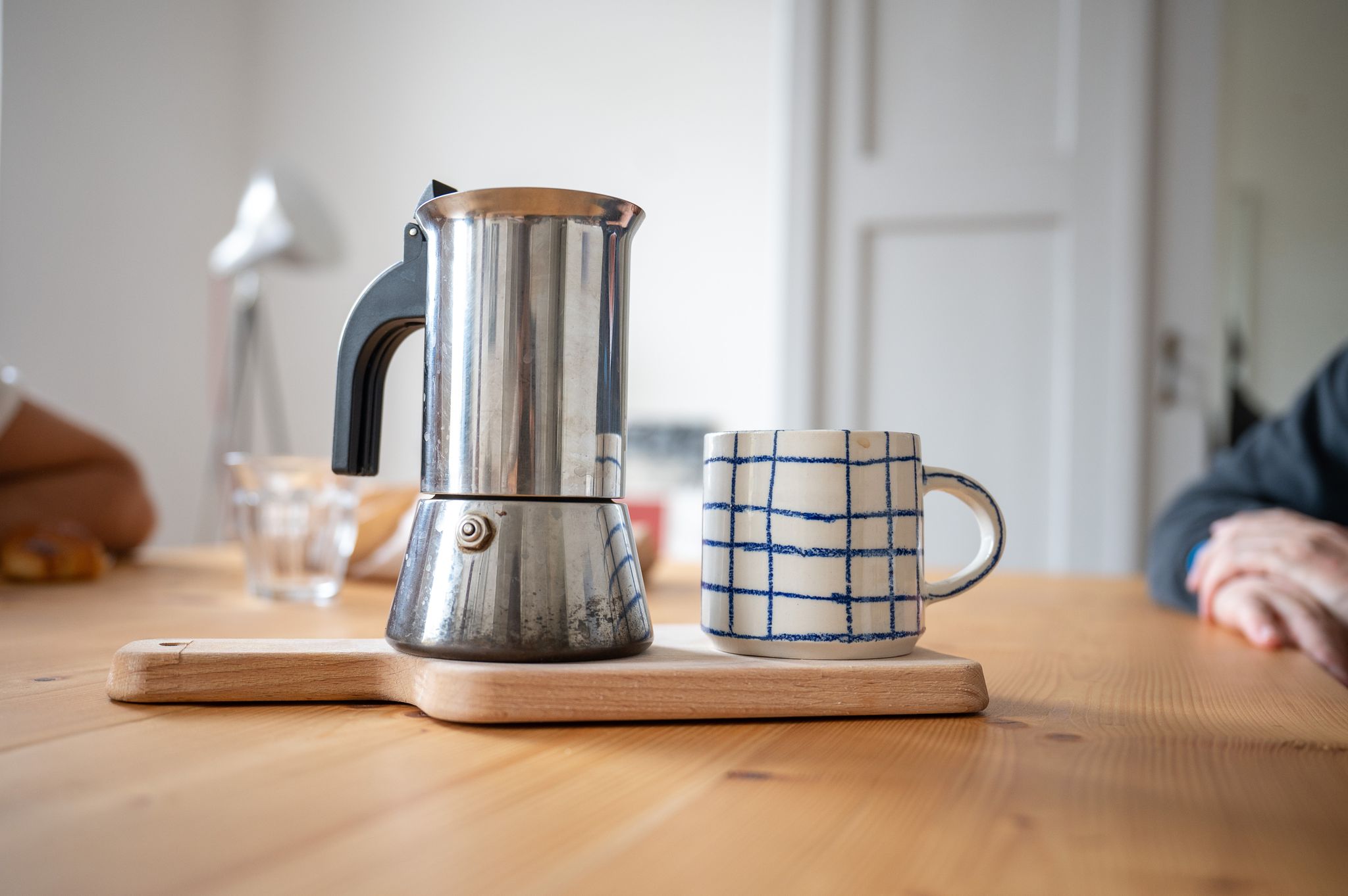 Der Start in den Tag mit Kaffee ist für die meisten Menschen ein jahrzehntelanges Ritual. (Symbolbild)