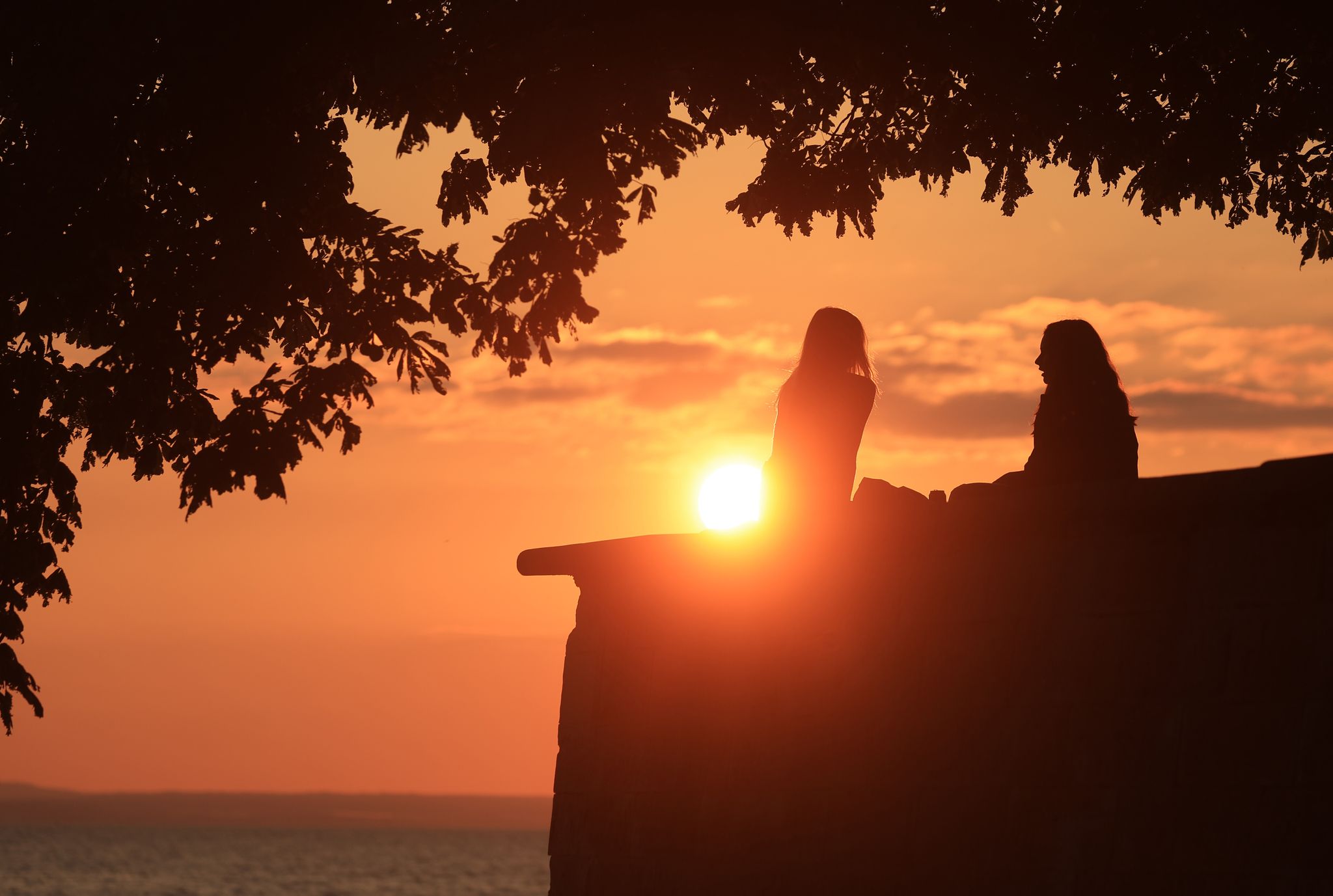 Wenn zwei Menschen sich treffen, aber nur einer redet, ist echte Kommunikation schwierig. Doch auch als Zuhörer hat man etwas zu sagen - und kann dem anderen sogar helfen.