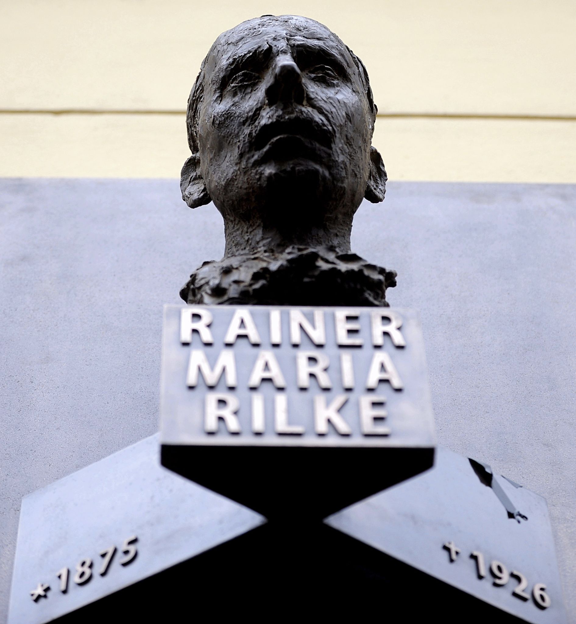 Rainer Maria Rilke ist einer der bekanntesten Dichter deutscher Sprache. (Archivbild)