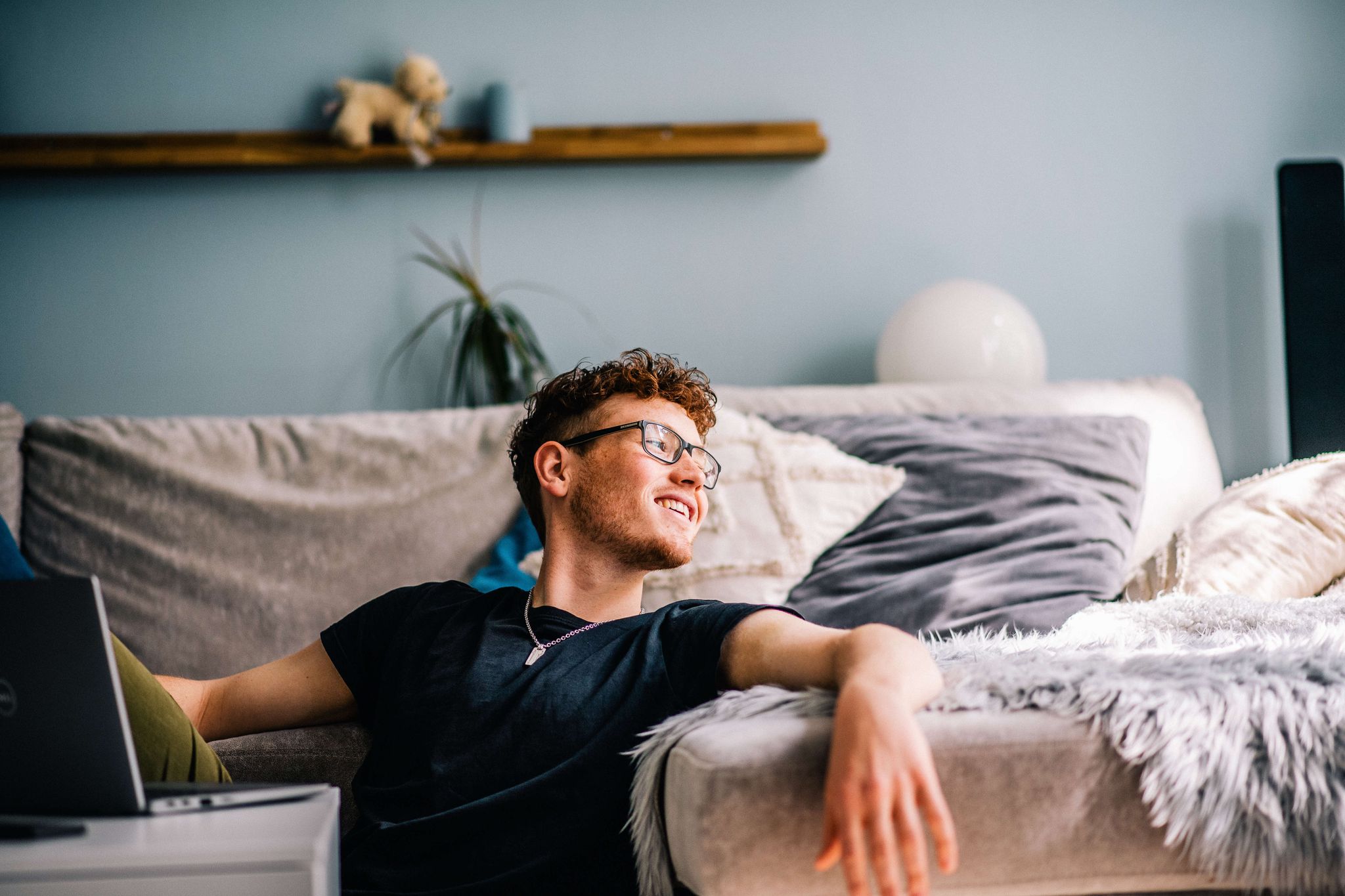 Schauen Sie entspannt in die Zukunft? Wer sich frühzeitig um die eigene Altersvorsorge kümmert, kann vom Zinseszinseffekt profitieren.