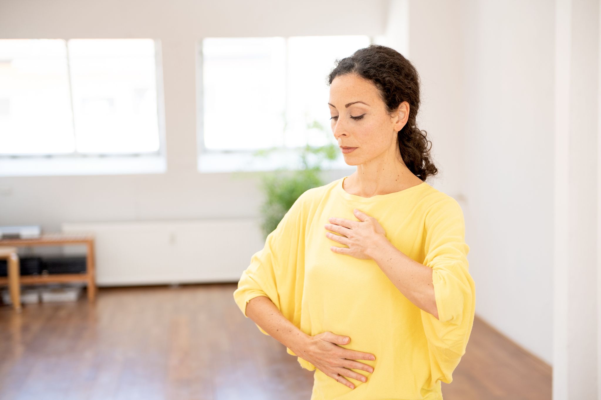 Tief durchatmen: Mit einer Atemübung nach dem Aufstehen kann man seine Lunge stärken.