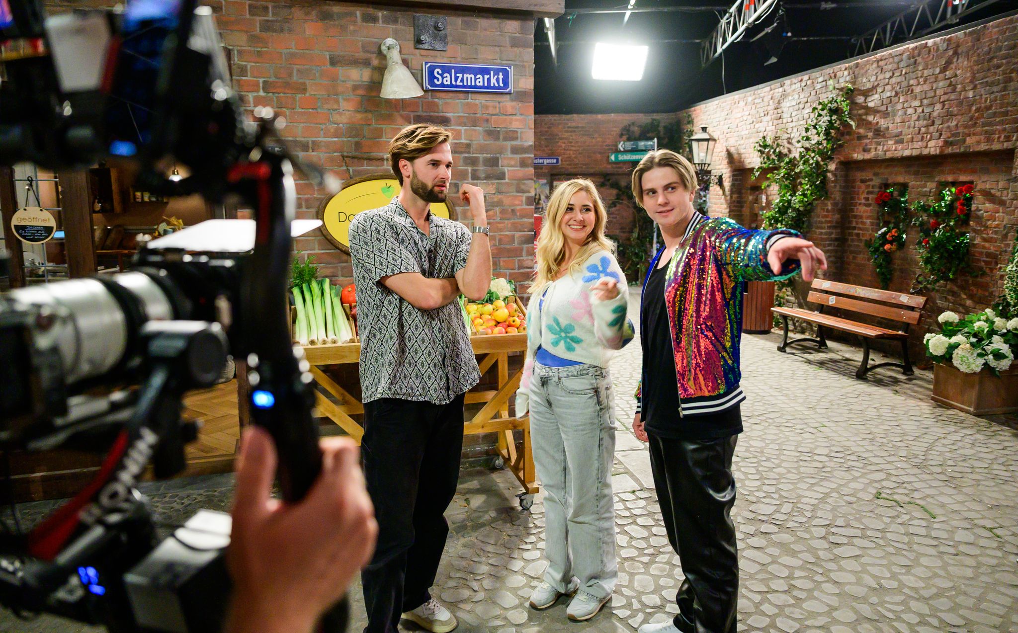 Sänger Vincent Gross (rechts) soll bei der ARD-Serie "Rote Rosen" mitspielen.