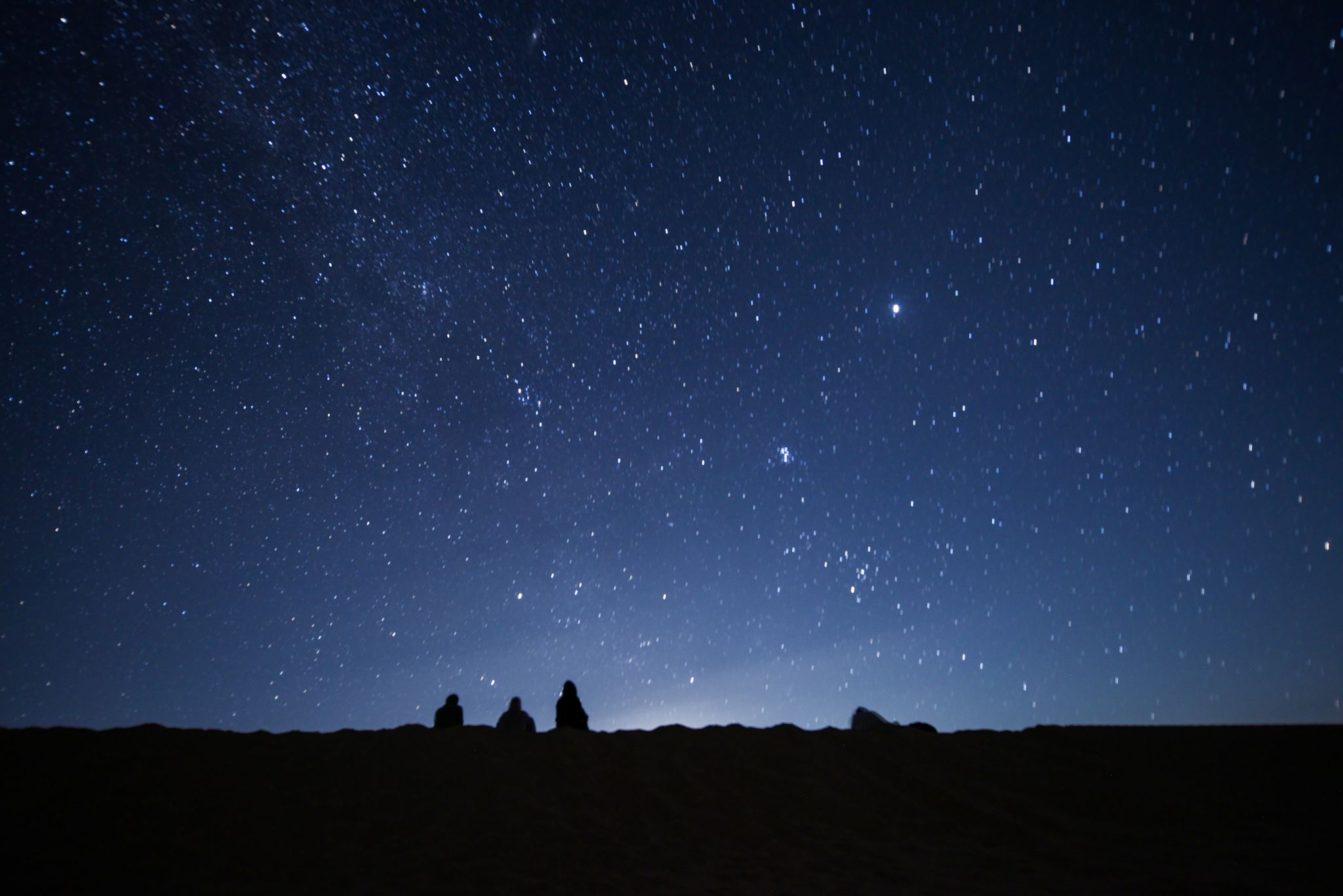 Dunkle Standorte fernab von Lichtverschmutzung sind ideal für Astrofotografie mit dem Smartphone.