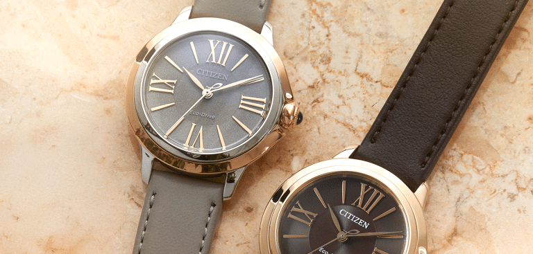 Foto: EM1166.01Z, EM1163-09X: Quarzuhren mit Eco-Drive- Technologie, sehr leicht (36 g), Ø 30 mm, jeweils ca. 300 €