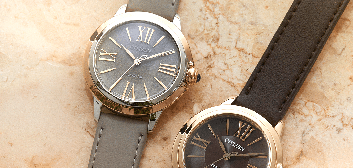 Foto: EM1166.01Z, EM1163-09X: Quarzuhren mit Eco-Drive- Technologie, sehr leicht (36 g), Ø 30 mm, jeweils ca. 300 €