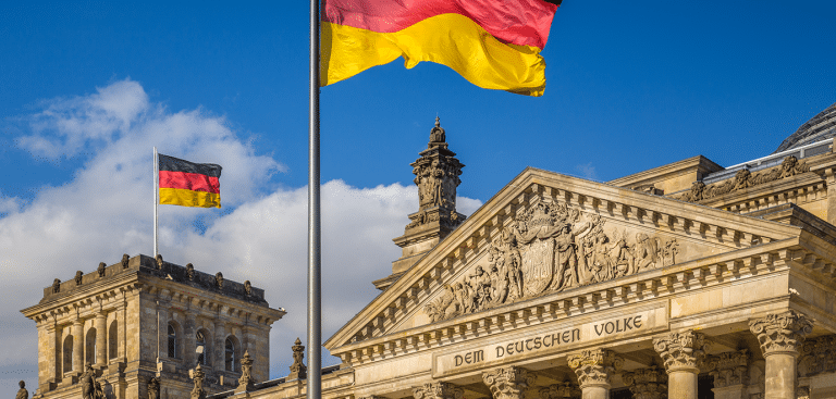 Foto: bluejayphoto/iStock Deutsche Fahne Wiedervereinigung