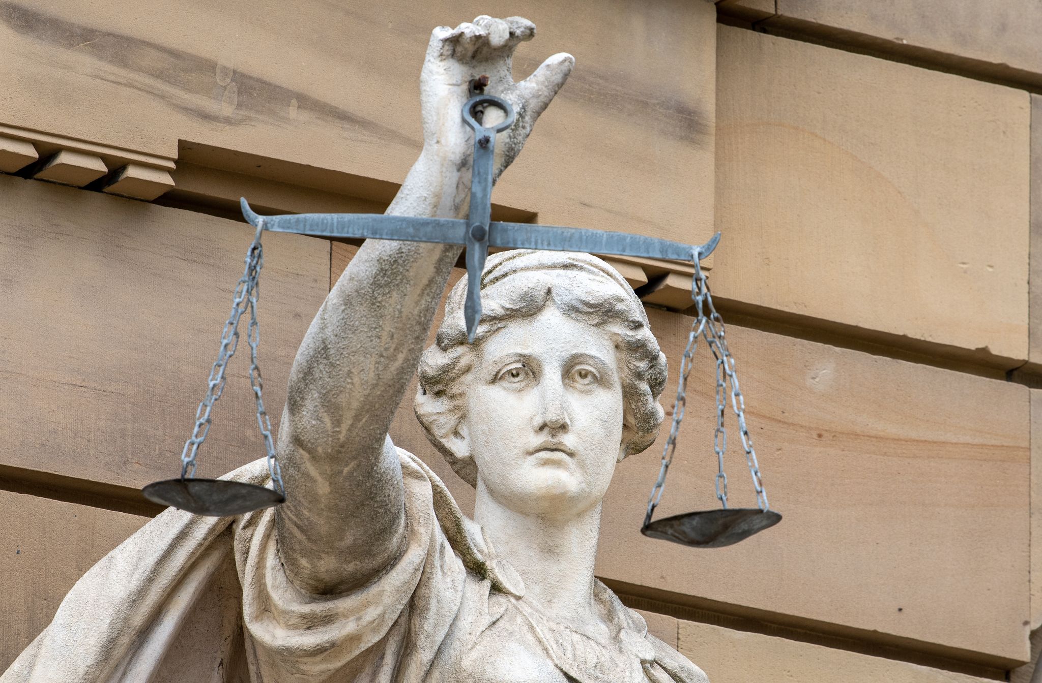 Haben Betroffene das Recht, bei einer ärztlichen Begutachtung eine Vertrauensperson mitzunehmen? Ein Gericht entschied das nun.