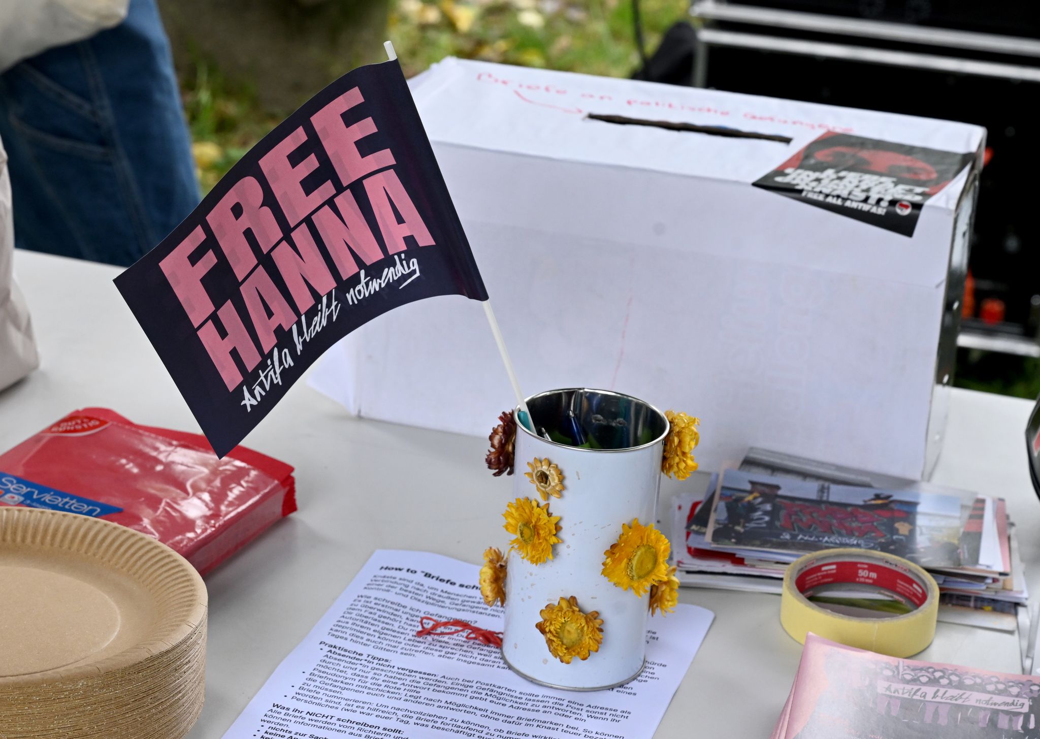 Vor dem Gericht fand eine Kundgebung von Hannas Unterstützern statt.