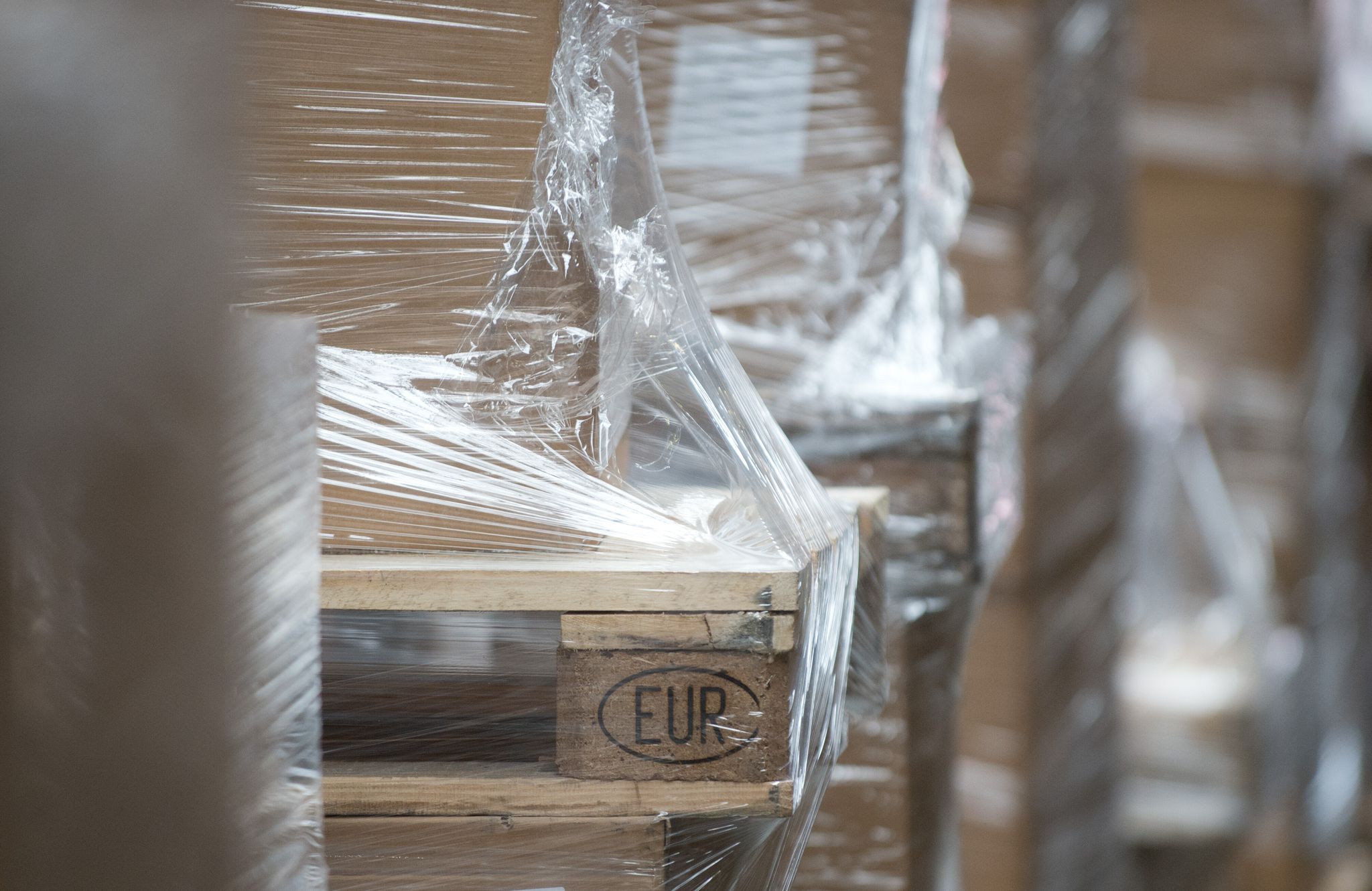 Wenn der Lieferant Ware auf Holzpaletten bringt, sollten Verbraucher nach den Rückgabe-Konditionen fragen.